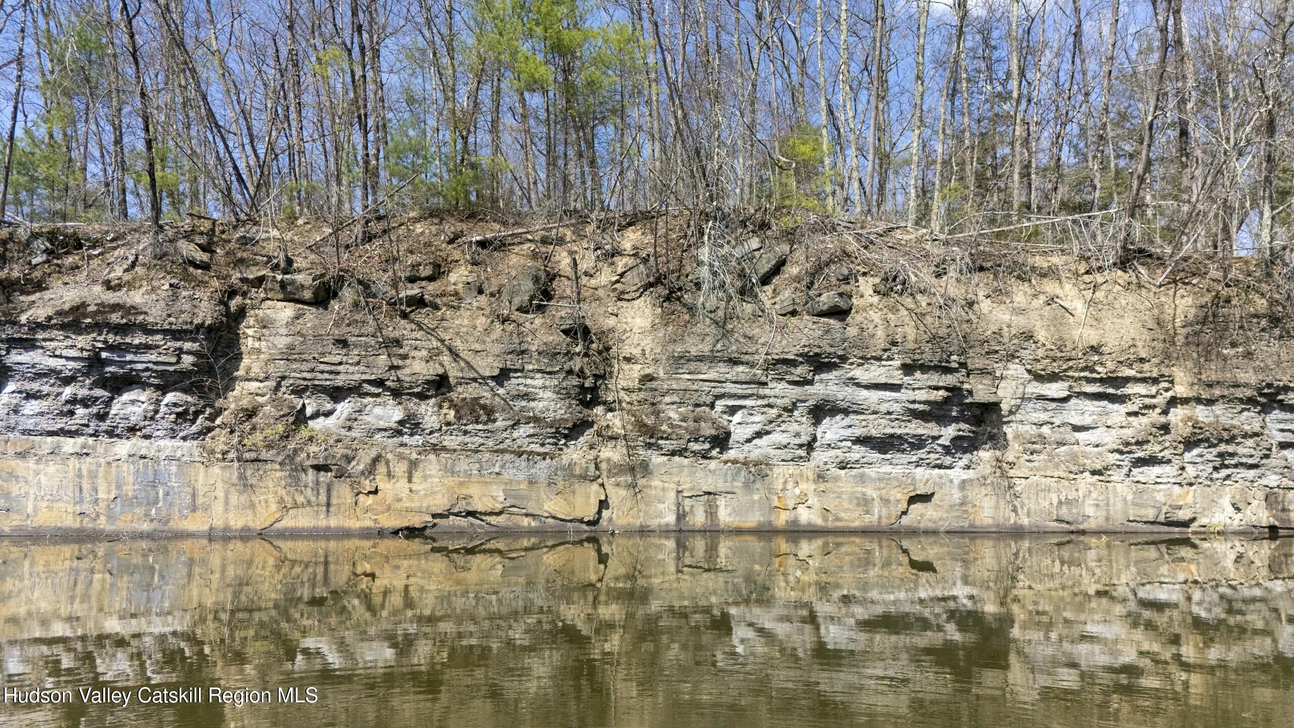 Kingston, New York 12401, United States, 3 Bedrooms Bedrooms, ,2 BathroomsBathrooms,Residential,Pending,121395