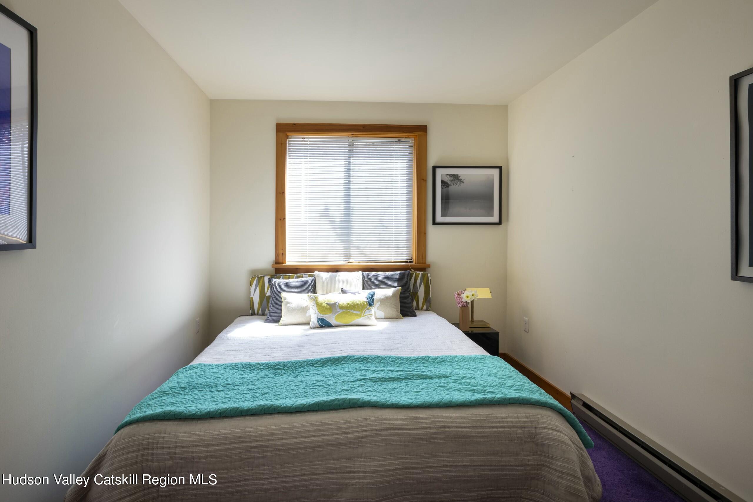 Kingston, New York 12401, United States, 3 Bedrooms Bedrooms, ,2 BathroomsBathrooms,Residential,Pending,121395