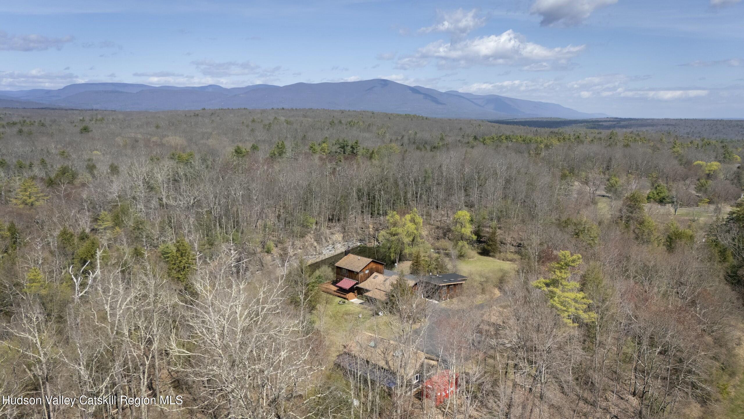 Kingston, New York 12401, United States, 3 Bedrooms Bedrooms, ,2 BathroomsBathrooms,Residential,Pending,121395