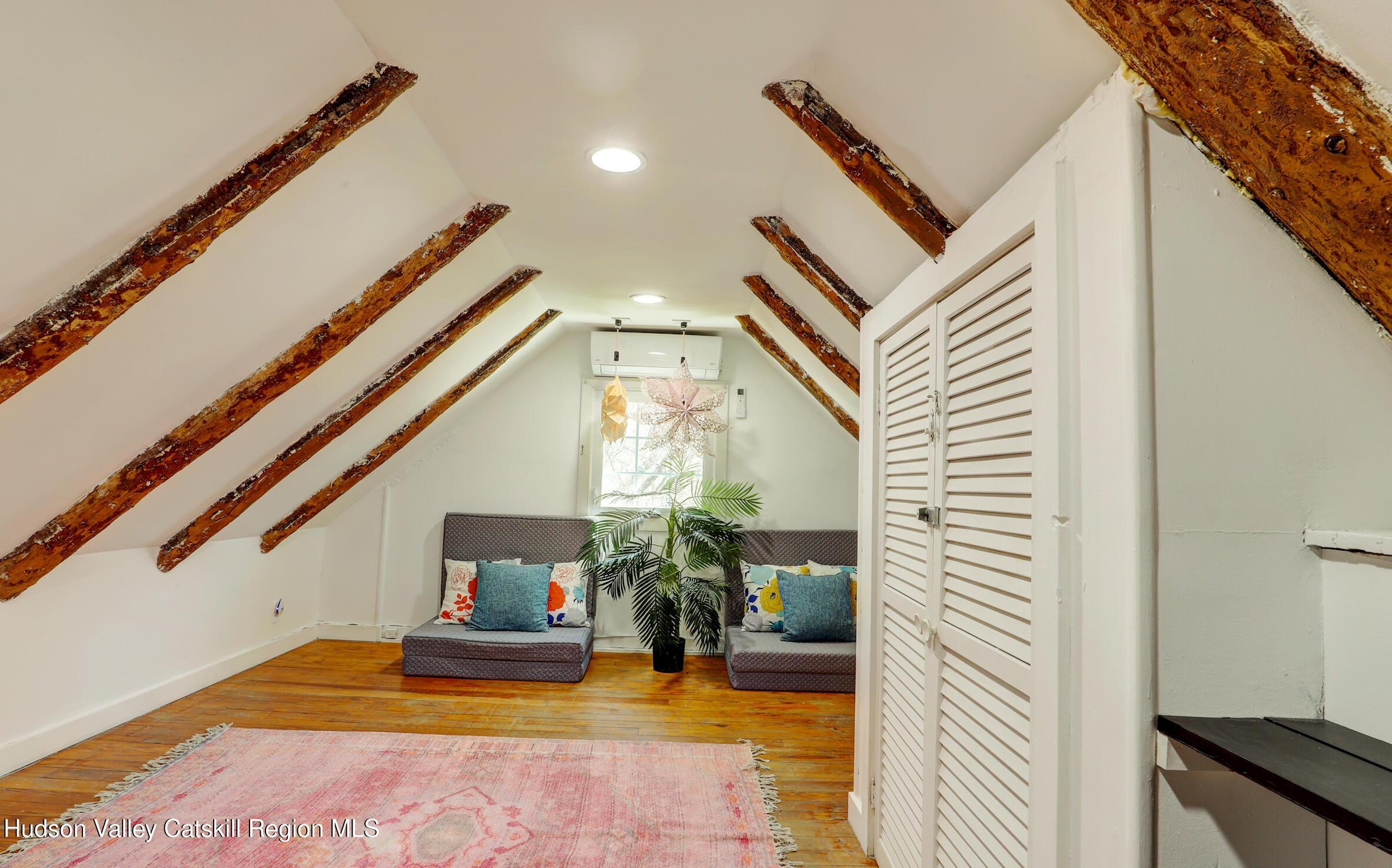 Woodstock, New York 12498, United States, 3 Bedrooms Bedrooms, ,2 BathroomsBathrooms,Residential,Pending,119778