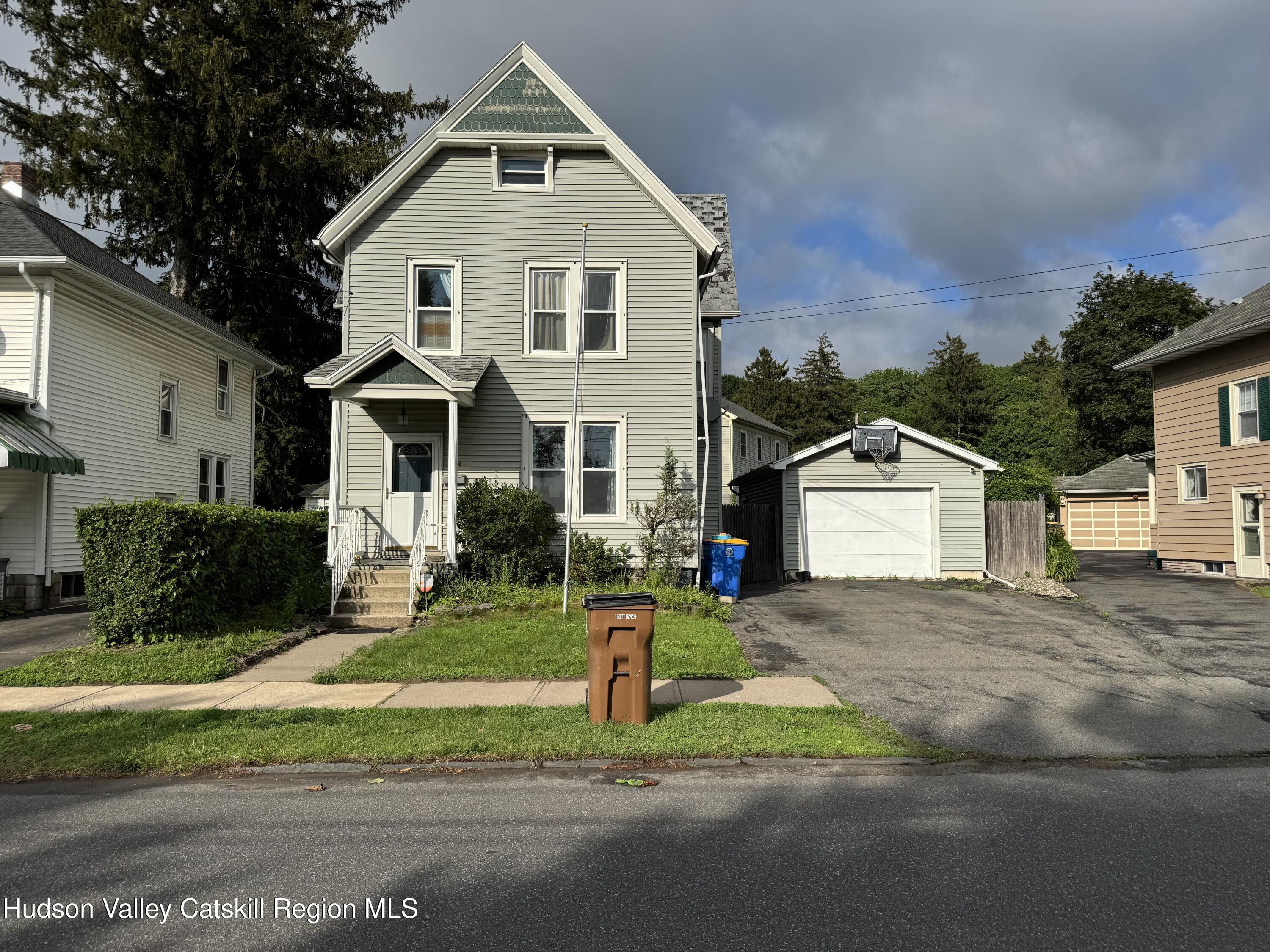 154 Foxhall Avenue, Kingston, New York - 3 Bedrooms  
2 Bathrooms  
6 Rooms - 