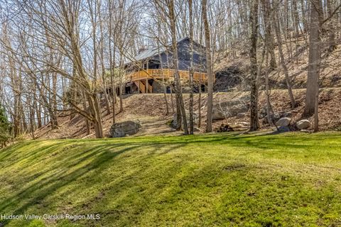 Photo of 10 Deerpath Drive, New Paltz, NY 12561 (MLS # 20261604)