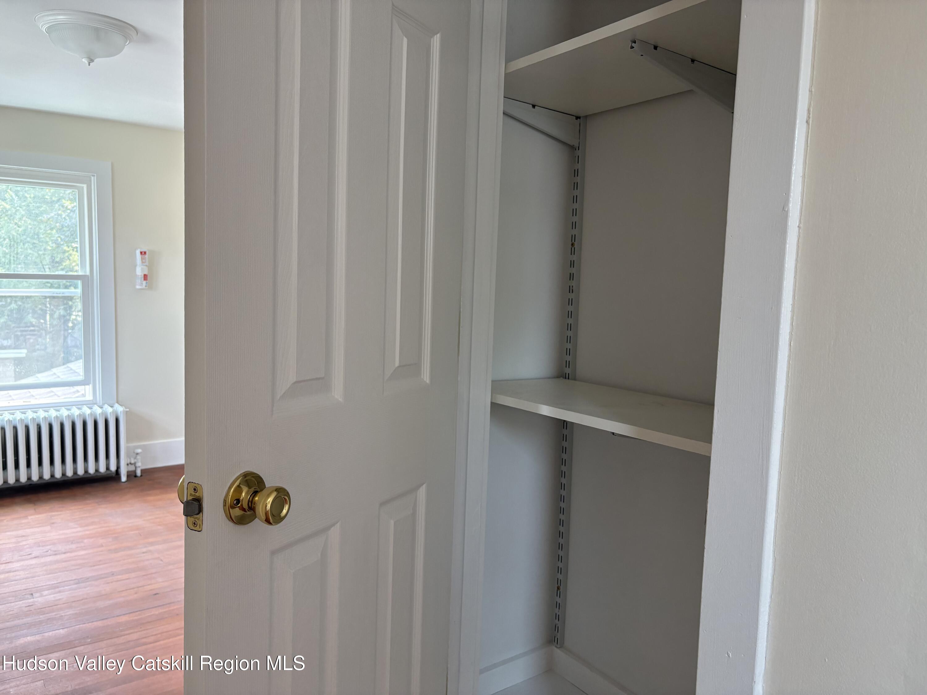 Kingston, New York 12401, United States, 1 Bedroom Bedrooms, ,1 BathroomBathrooms,Residential,Active,186632