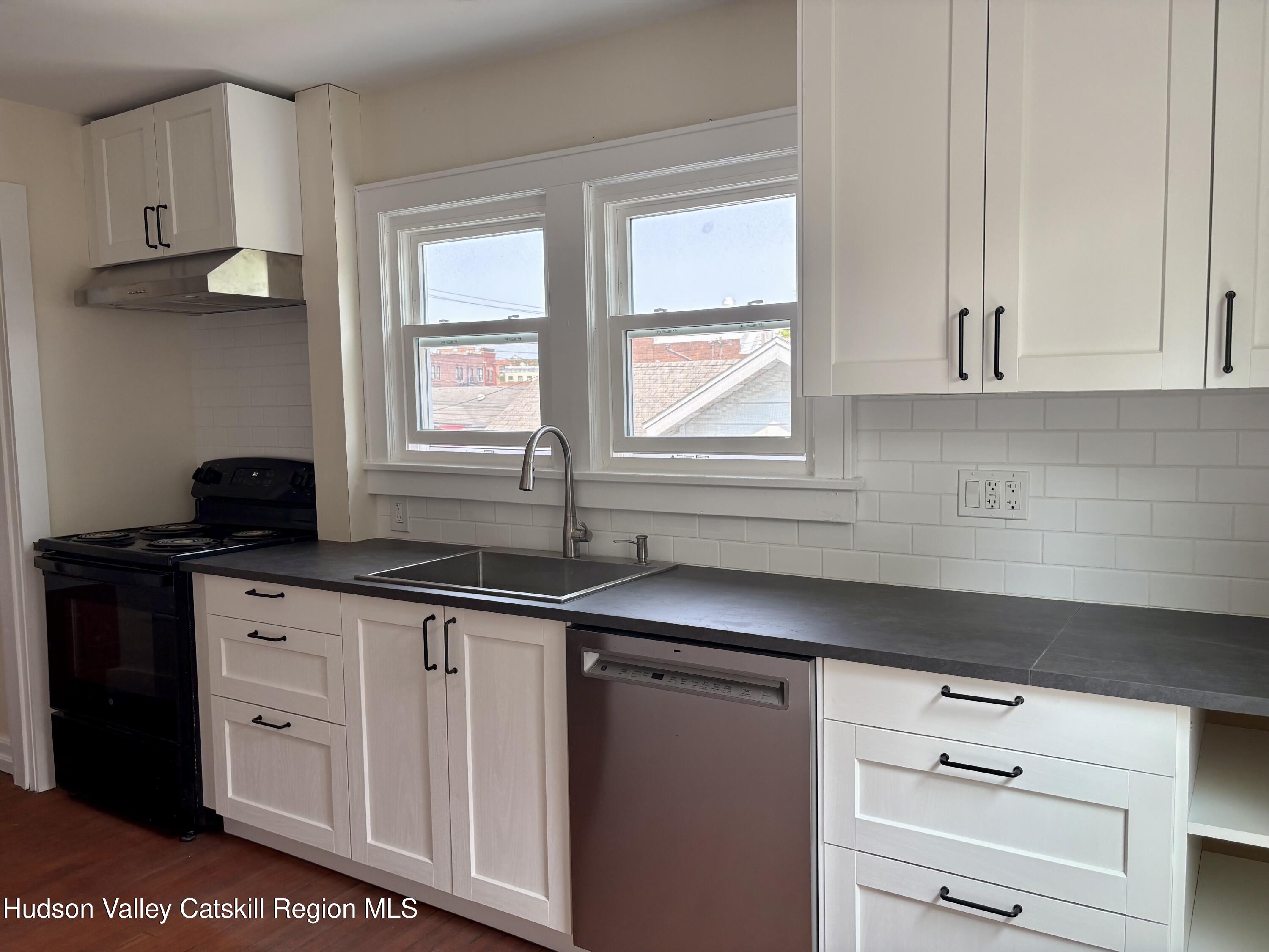 Kingston, New York 12401, United States, 1 Bedroom Bedrooms, ,1 BathroomBathrooms,Residential,Active,186632