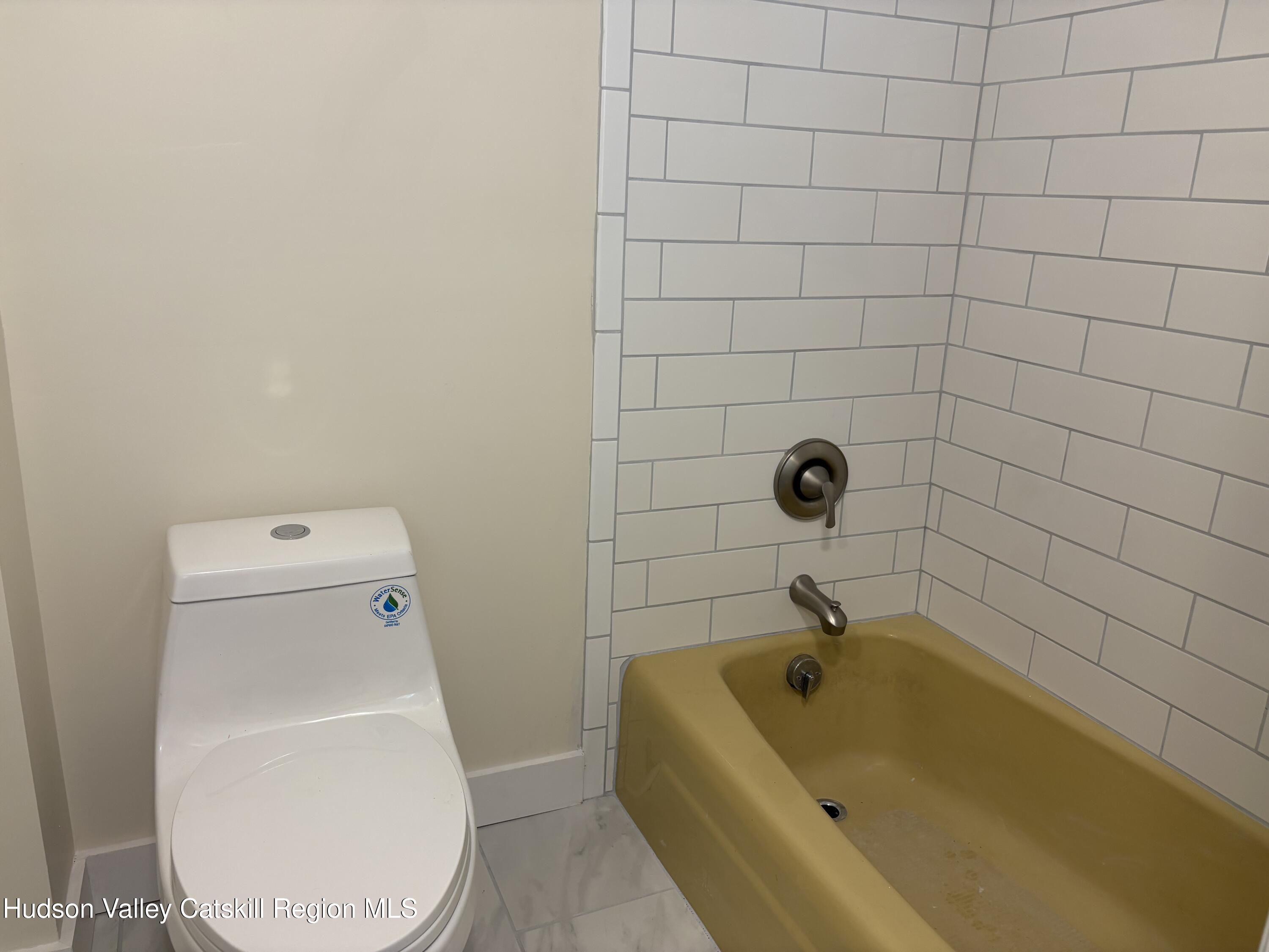 Kingston, New York 12401, United States, 1 Bedroom Bedrooms, ,1 BathroomBathrooms,Residential,Active,186632