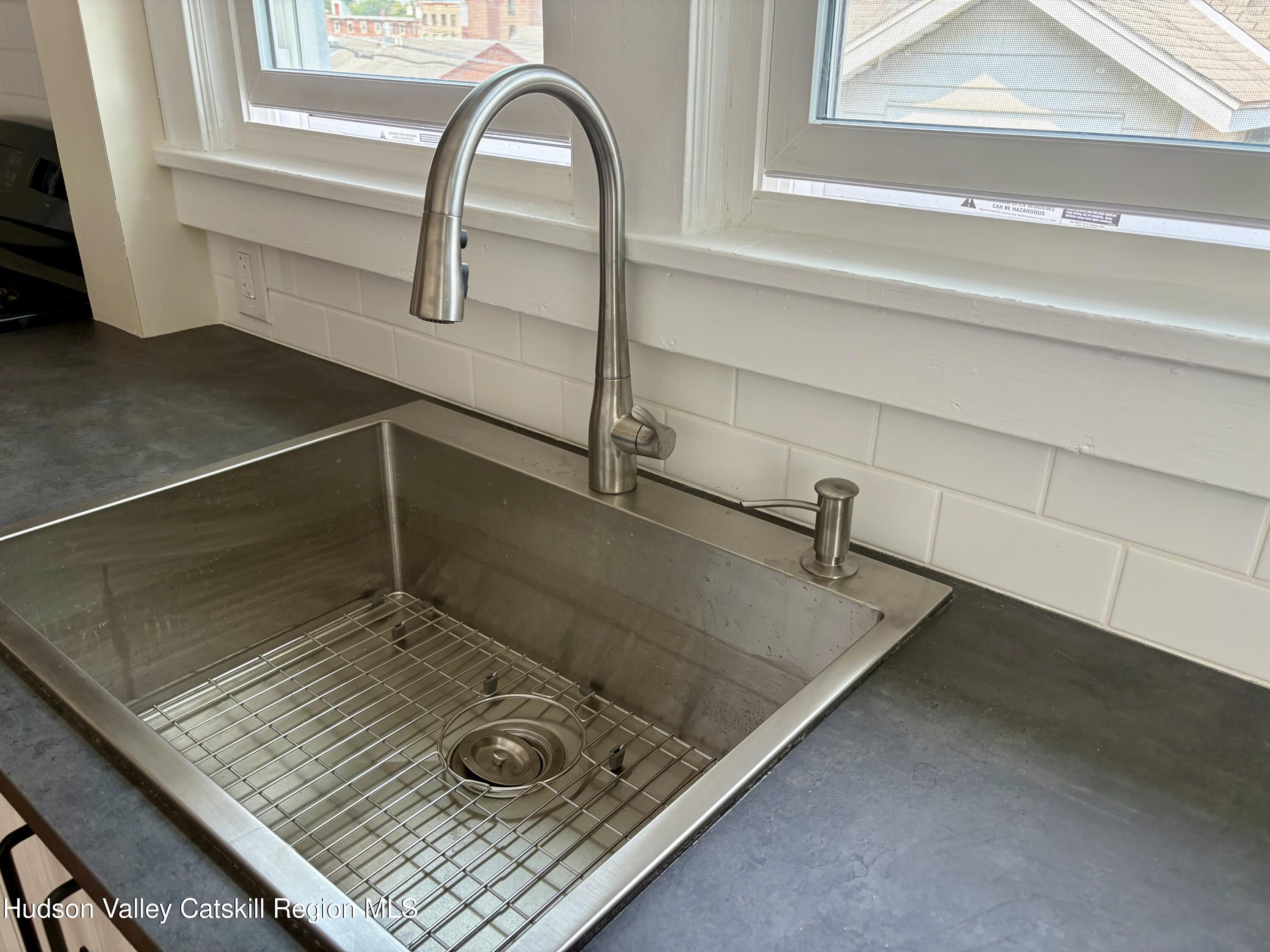 Kingston, New York 12401, United States, 1 Bedroom Bedrooms, ,1 BathroomBathrooms,Residential,Active,186632