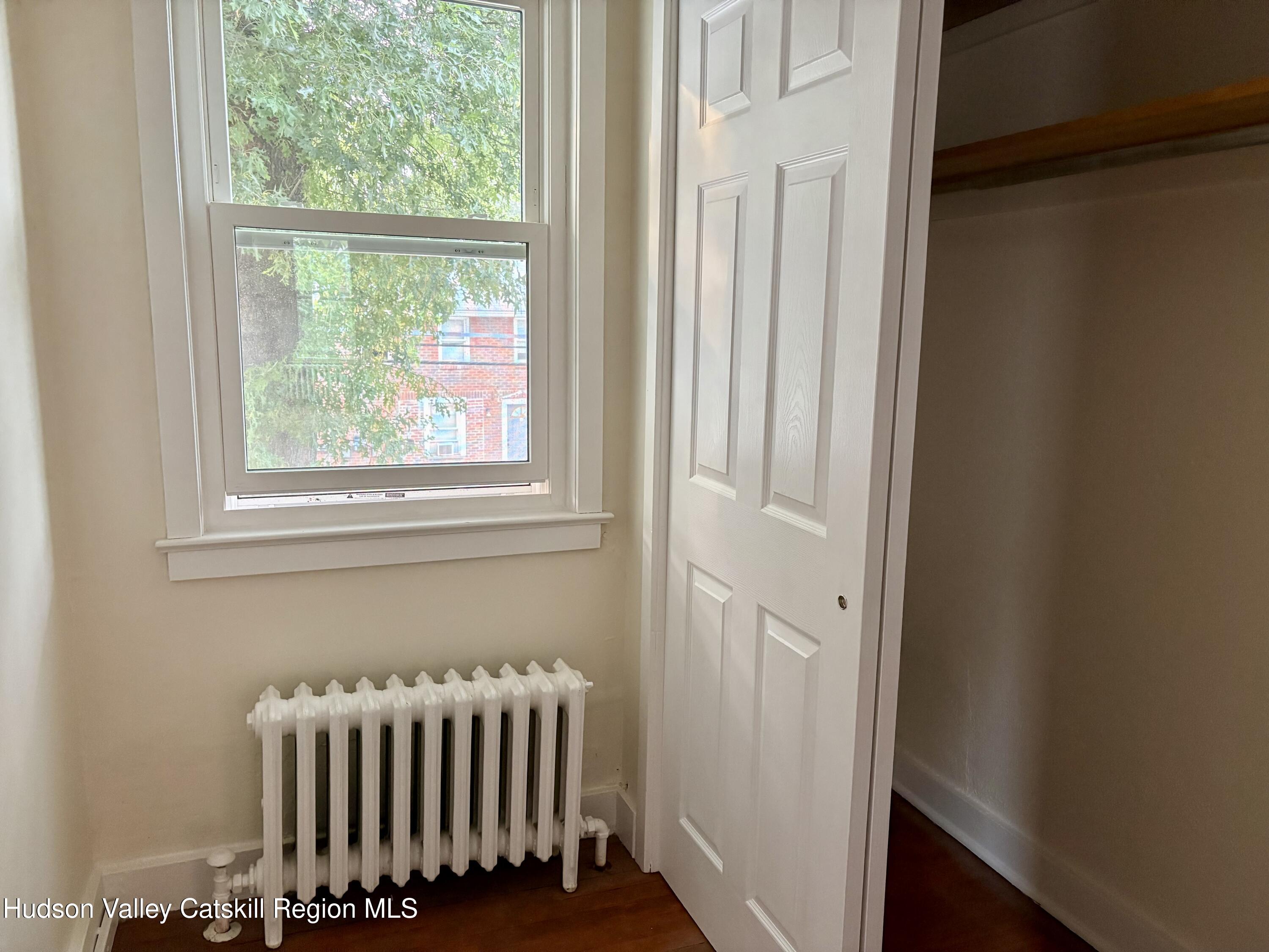Kingston, New York 12401, United States, 1 Bedroom Bedrooms, ,1 BathroomBathrooms,Residential,Active,186632