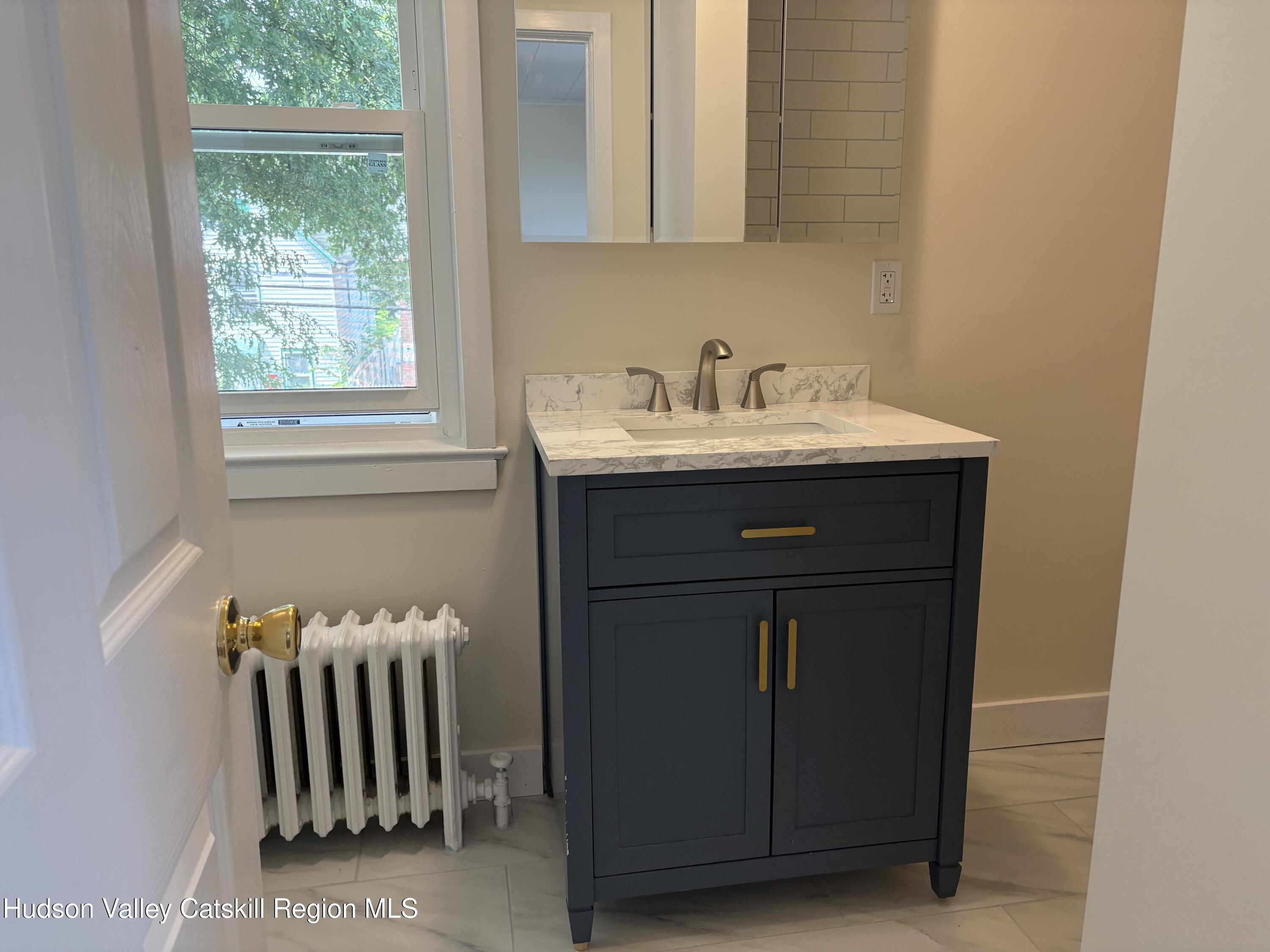 Kingston, New York 12401, United States, 1 Bedroom Bedrooms, ,1 BathroomBathrooms,Residential,Active,186632