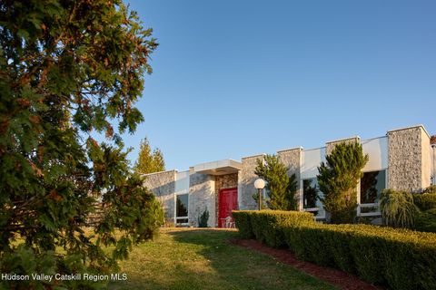 Photo of 27 Westview Drive Drive, Wallkill, NY 12589 (MLS # 20255274)