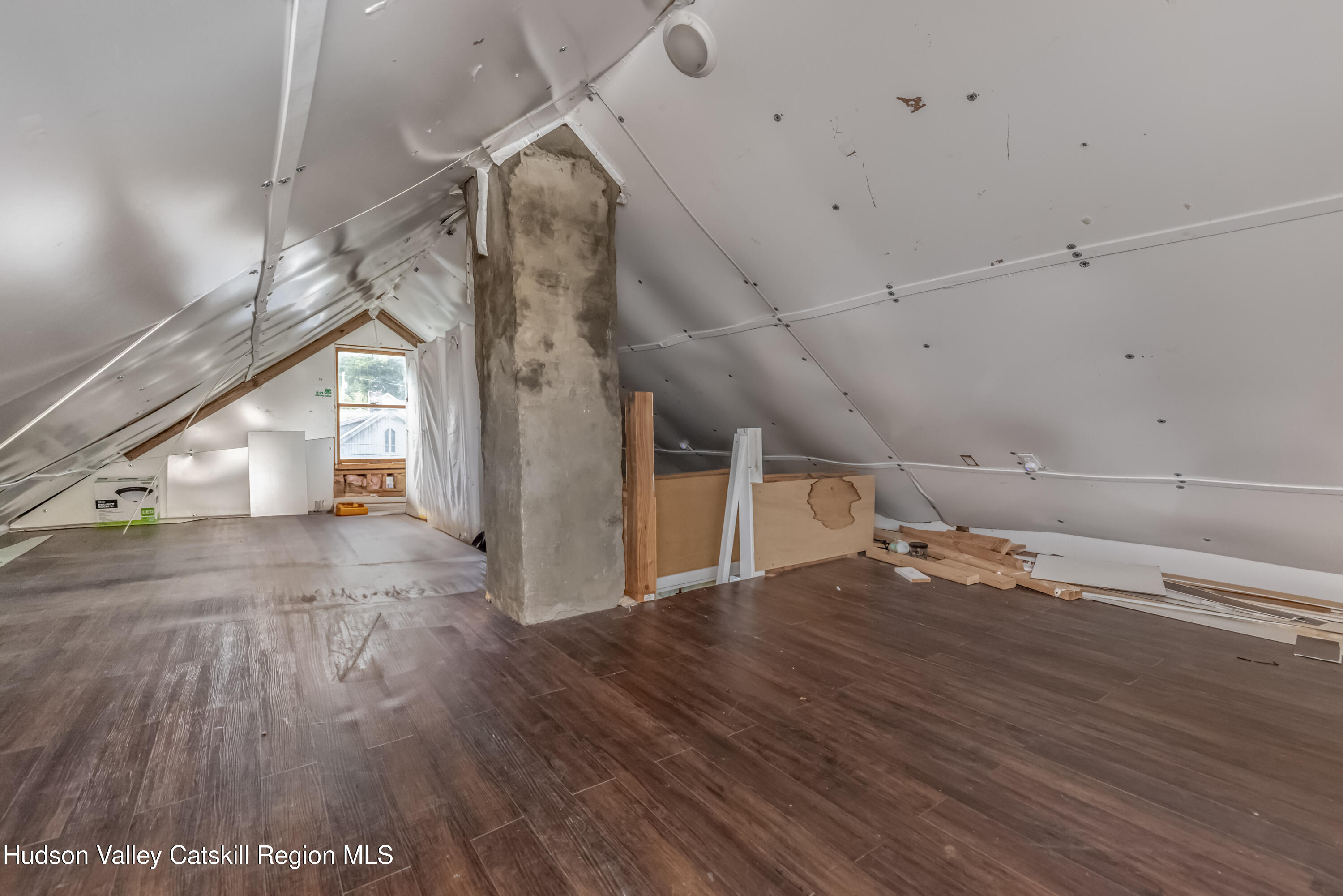 Kingston, New York 12401, United States, 2 Bedrooms Bedrooms, ,2 BathroomsBathrooms,Residential,Active,232388