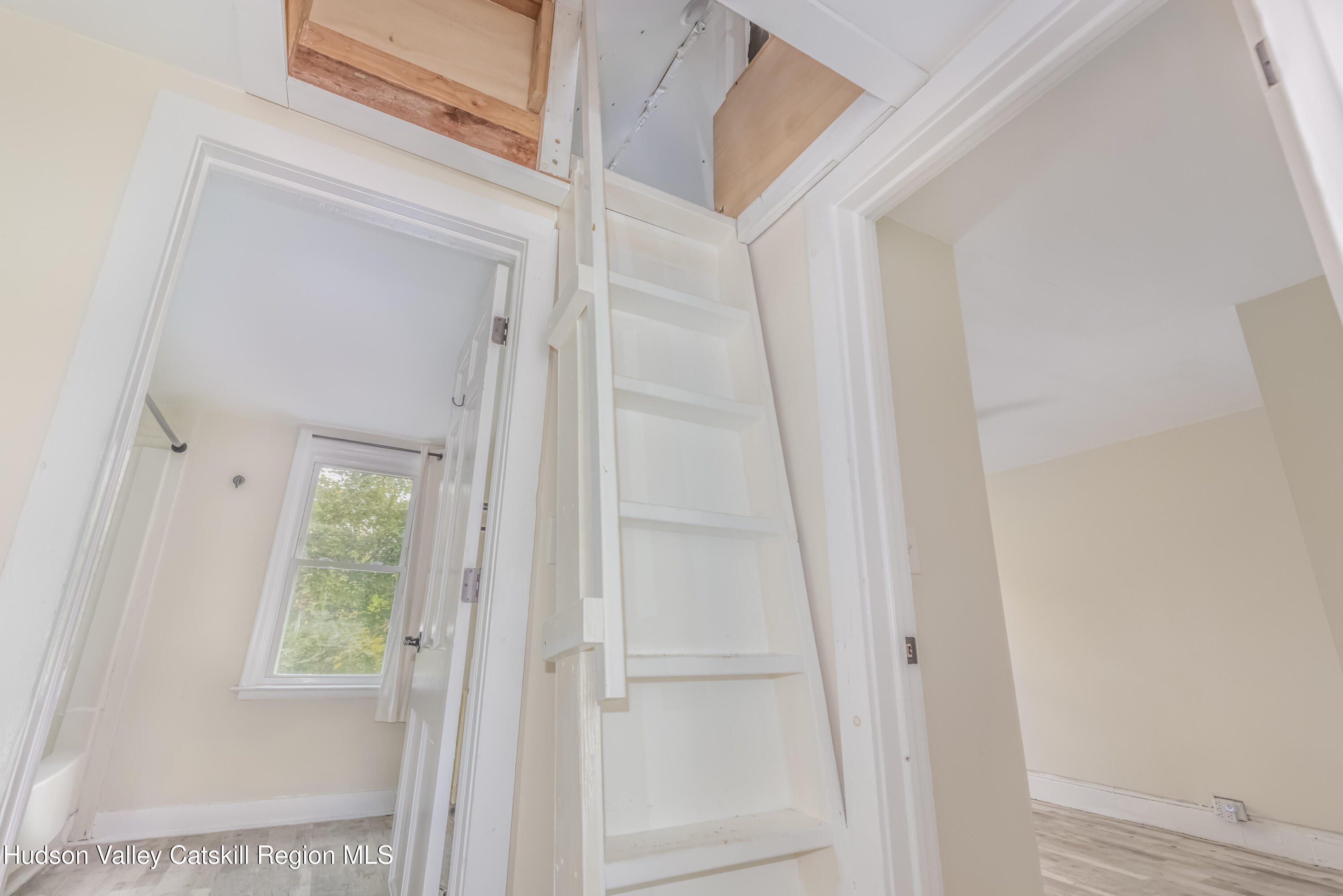 Kingston, New York 12401, United States, 2 Bedrooms Bedrooms, ,2 BathroomsBathrooms,Residential,Active,232388