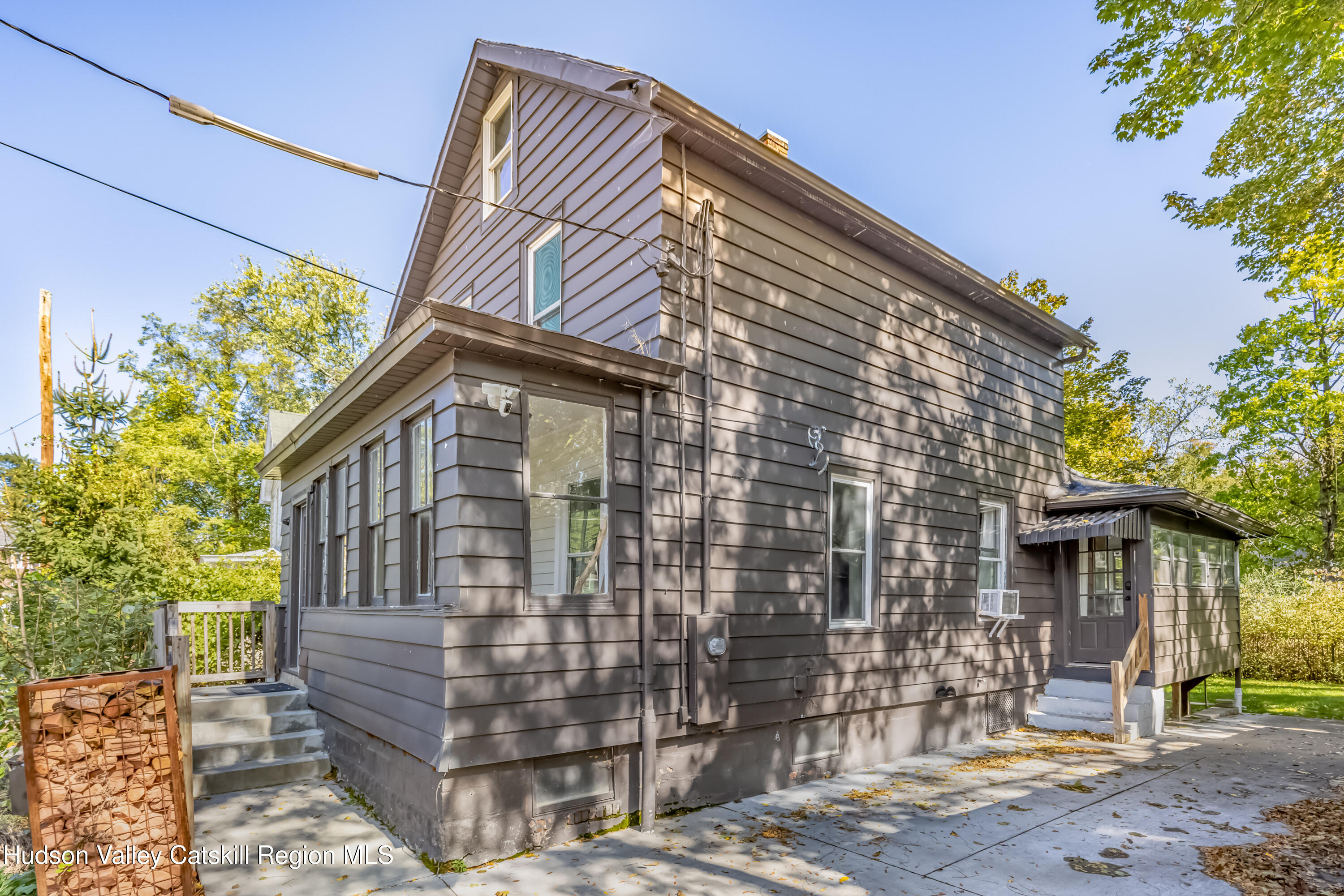 Kingston, New York 12401, United States, 2 Bedrooms Bedrooms, ,2 BathroomsBathrooms,Residential,Active,232388