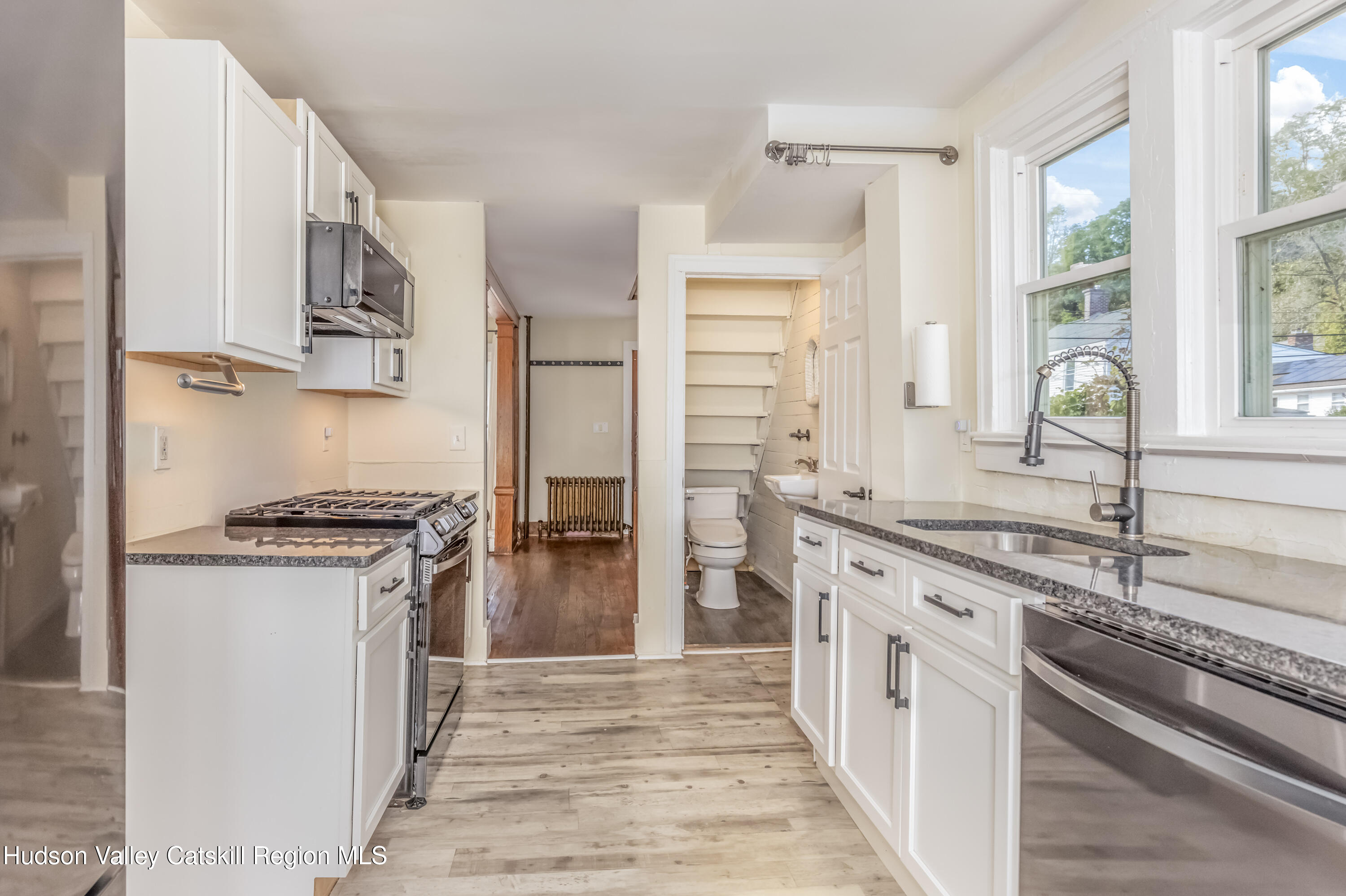 Kingston, New York 12401, United States, 2 Bedrooms Bedrooms, ,2 BathroomsBathrooms,Residential,Active,232388