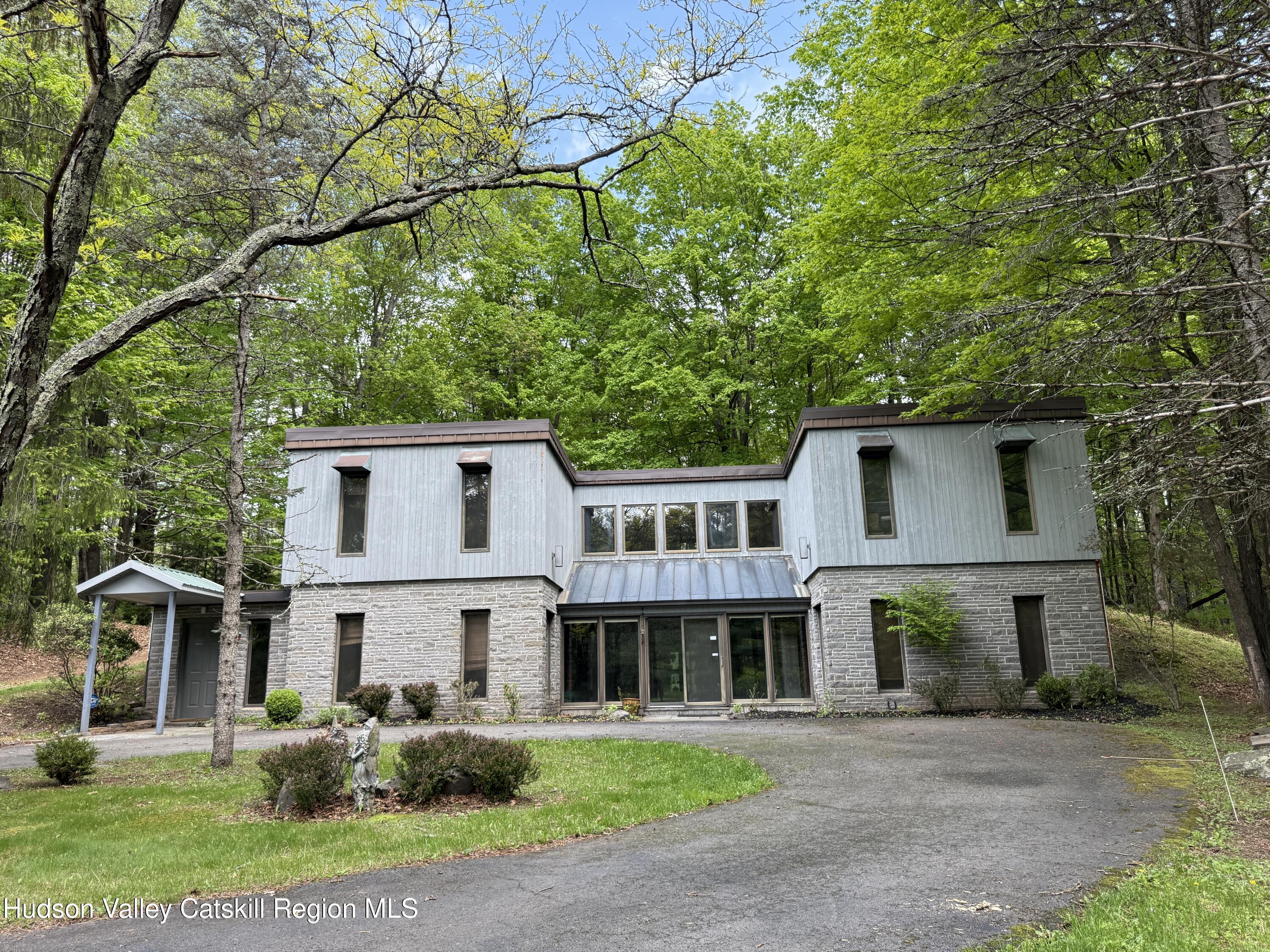 Property for Sale at 46 Playhouse Lane Extension, Woodstock, New York - Bedrooms: 3 
Bathrooms: 2 
Rooms: 8  - $1,750,000
