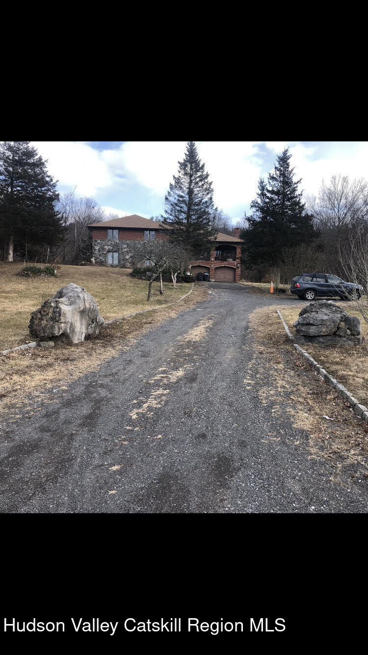 552 Ny-32, New Paltz, New York - 4 Bedrooms  
2 Bathrooms  
9 Rooms - 