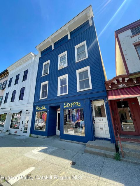 Apartment For Rent - 434 Warren Street #4<br/> Hudson, NY 12534