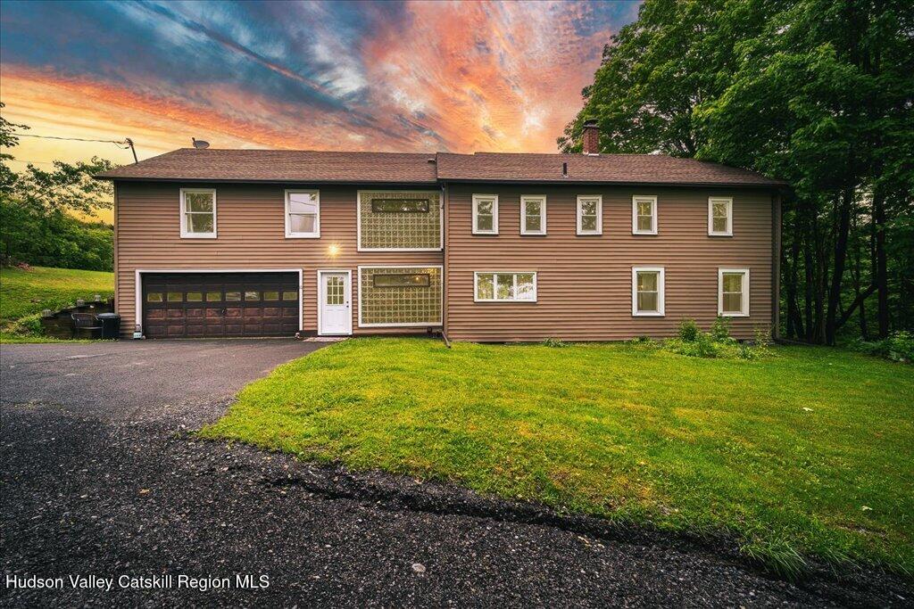 10 Schillings Crossing Rd Road, Canaan, New York - 6 Bedrooms  
3 Bathrooms  
1 Rooms - 