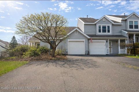 Photo of 7 Sandra Lane, Rensselaer, NY 12144 (MLS # 20261580)