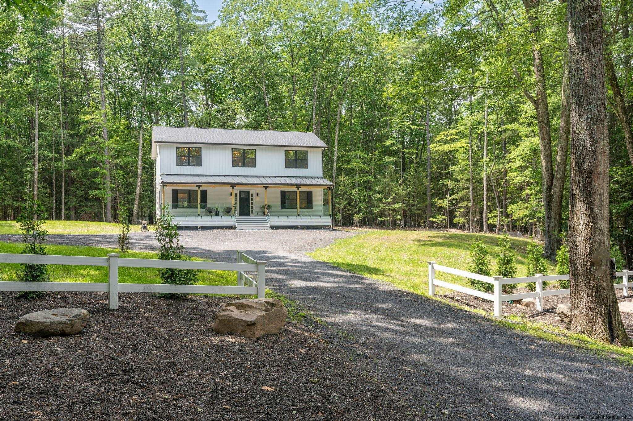 32 Maurizi Lane, Woodstock, New York - 4 Bedrooms  
4 Bathrooms  
12 Rooms - 