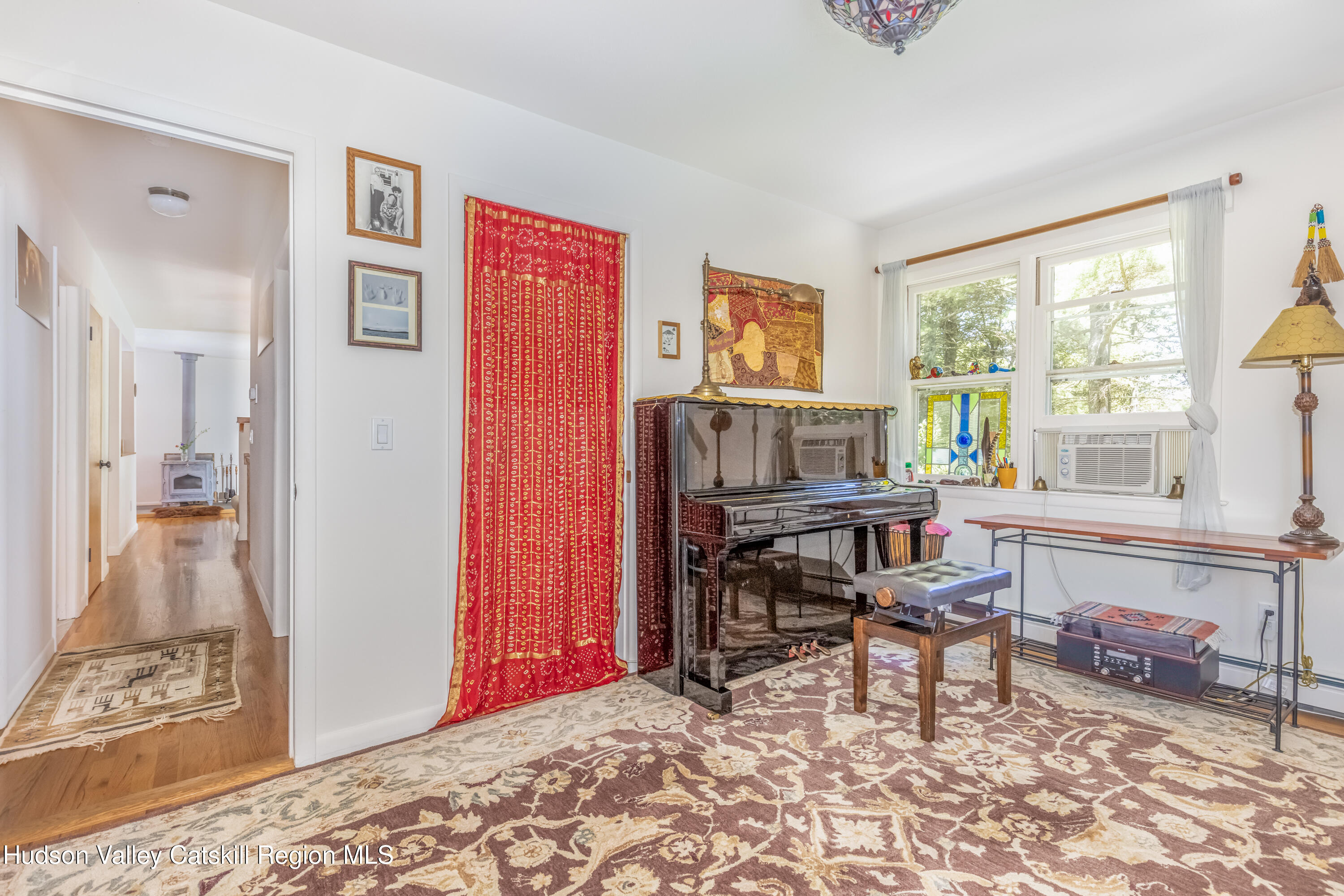 Rhinebeck, New York 12572, United States, 3 Bedrooms Bedrooms, ,2 BathroomsBathrooms,Residential,Active,220731