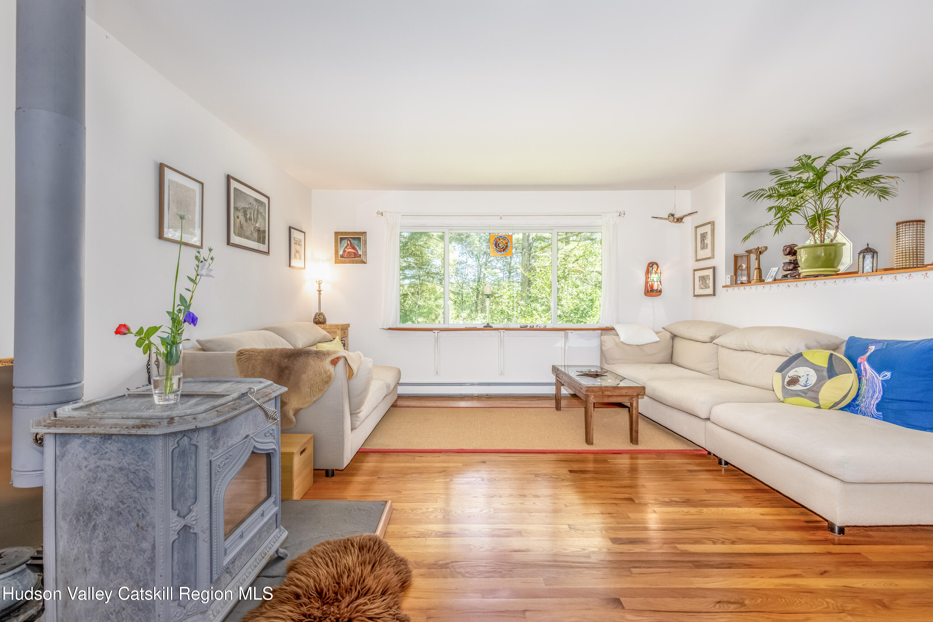 Rhinebeck, New York 12572, United States, 3 Bedrooms Bedrooms, ,2 BathroomsBathrooms,Residential,Active,220731