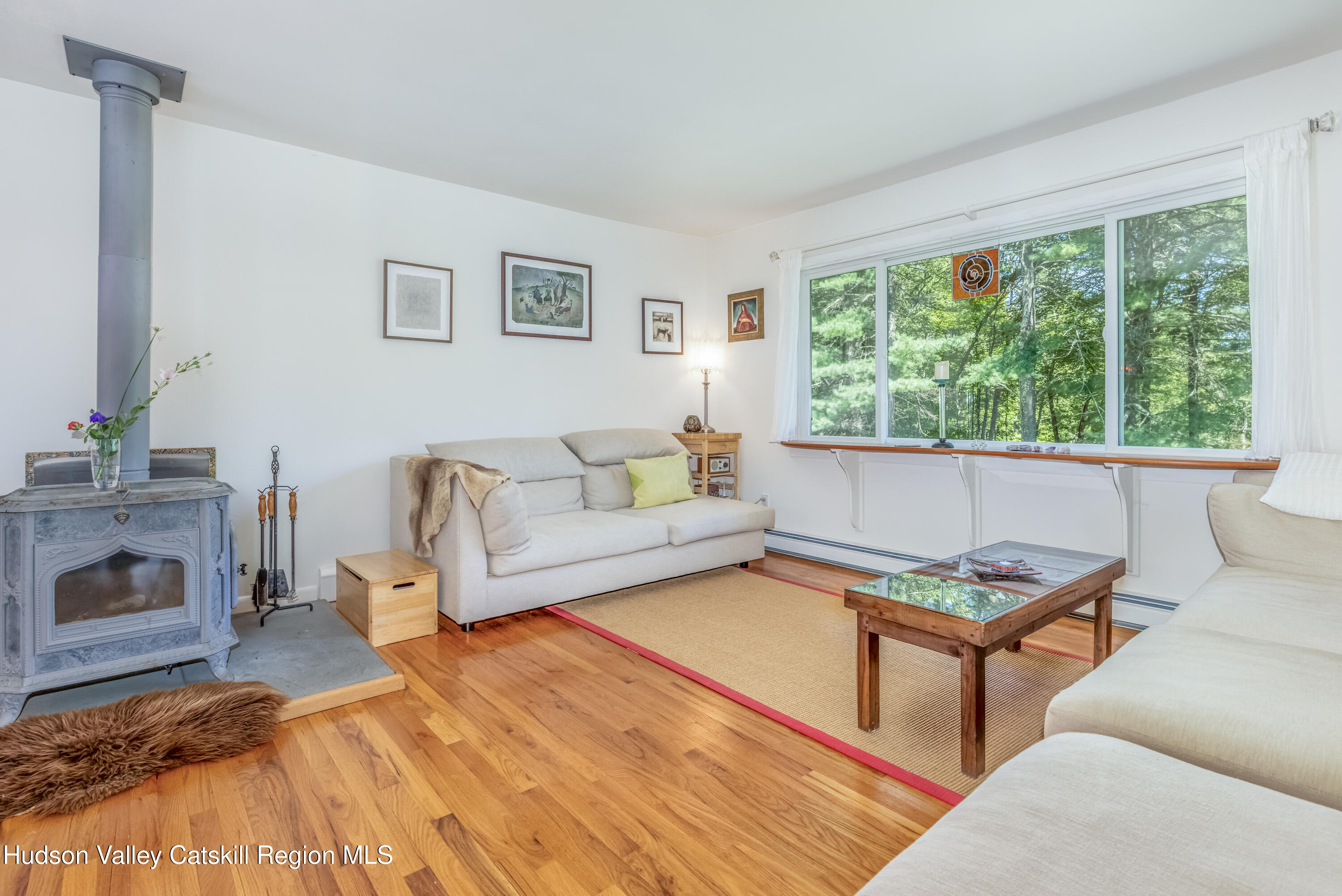 Rhinebeck, New York 12572, United States, 3 Bedrooms Bedrooms, ,2 BathroomsBathrooms,Residential,Active,220731