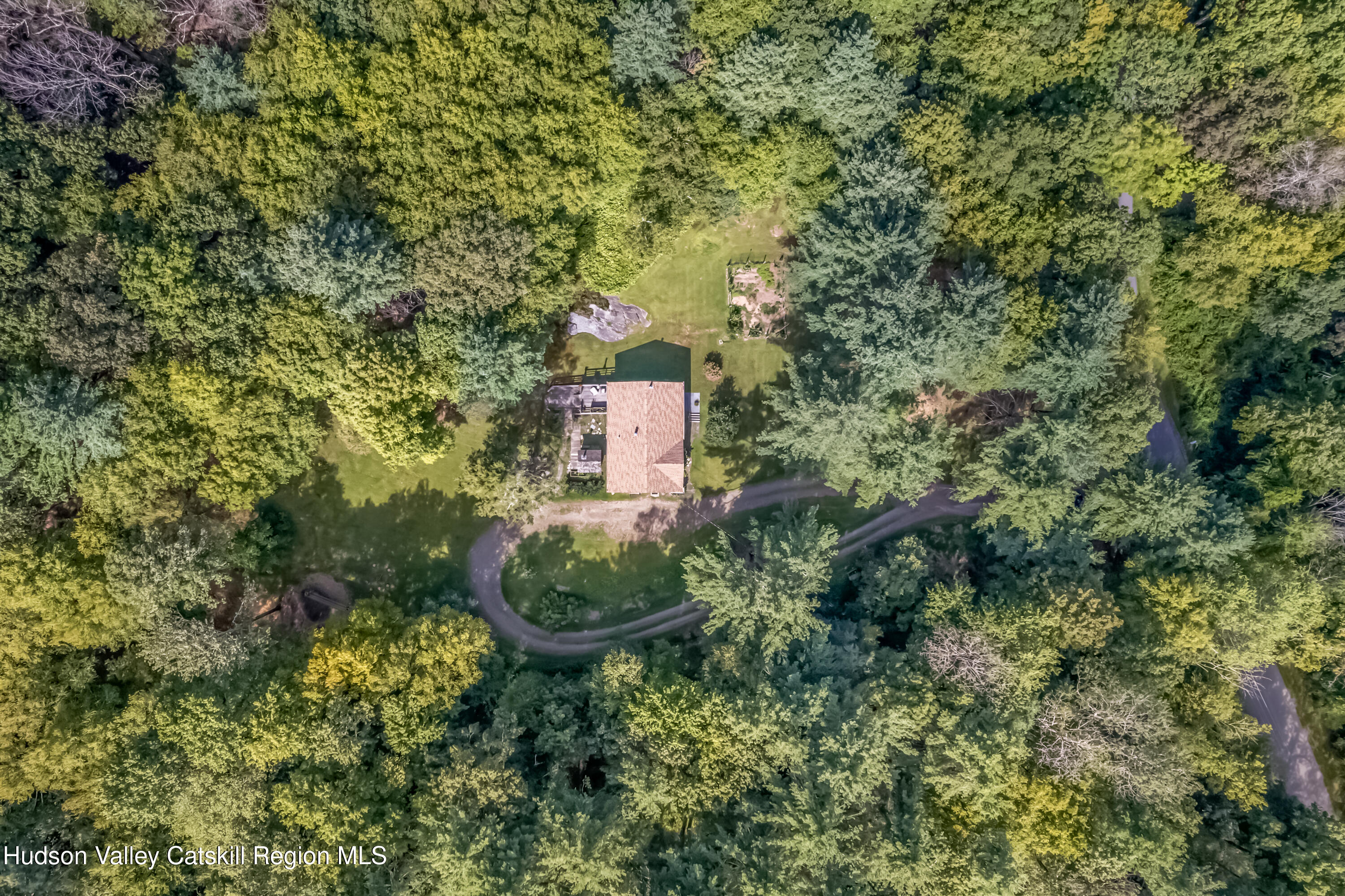 Rhinebeck, New York 12572, United States, 3 Bedrooms Bedrooms, ,2 BathroomsBathrooms,Residential,Active,220731