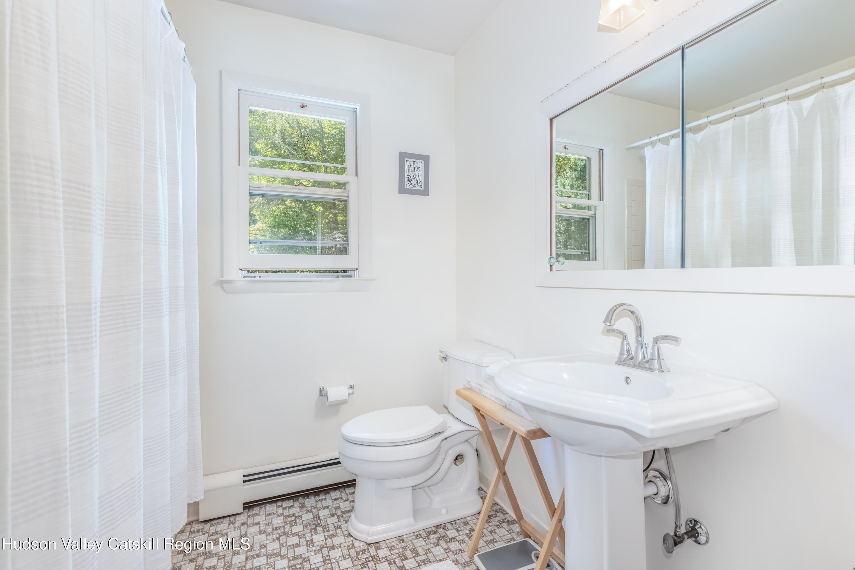 Rhinebeck, New York 12572, United States, 3 Bedrooms Bedrooms, ,2 BathroomsBathrooms,Residential,Active,220731