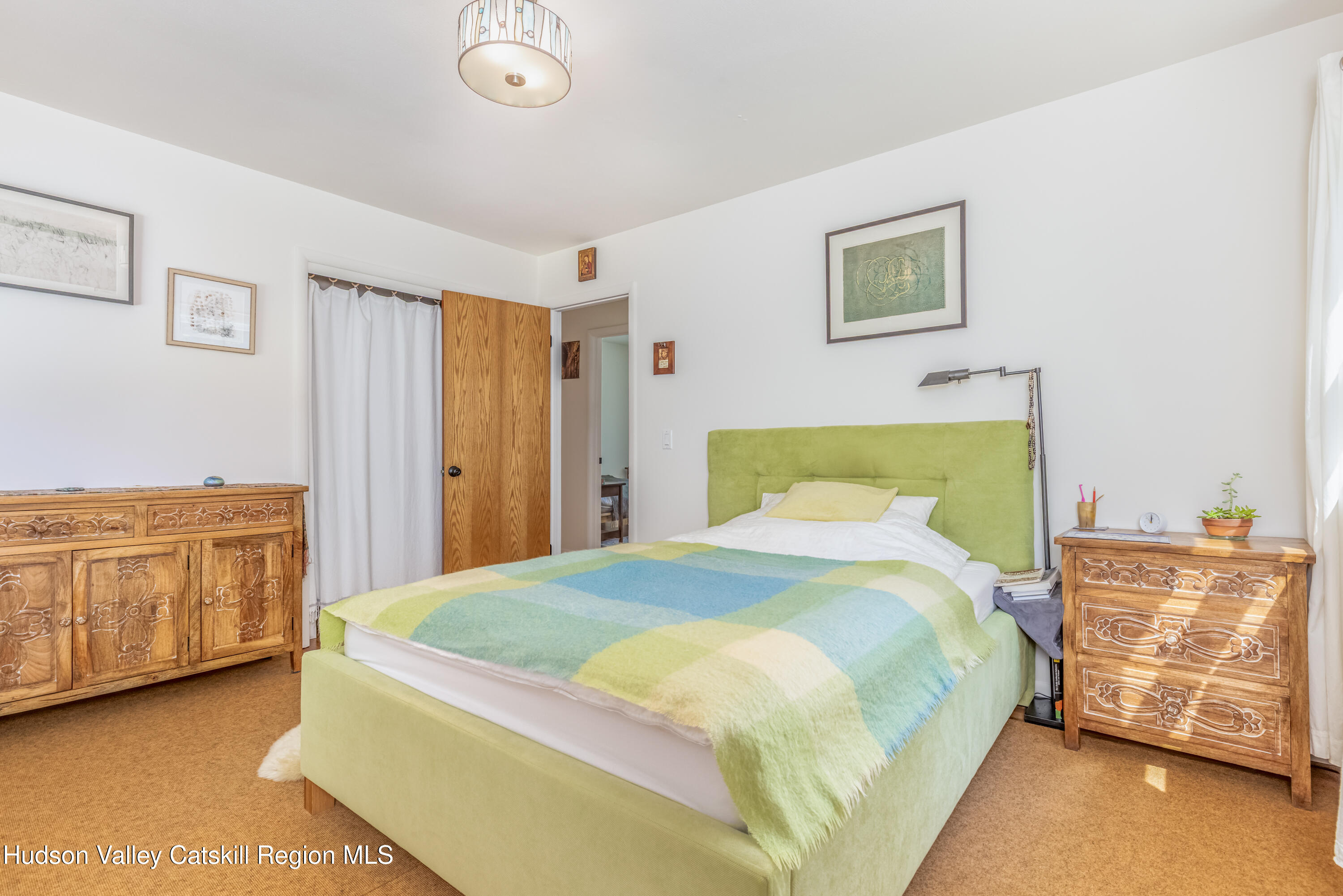 Rhinebeck, New York 12572, United States, 3 Bedrooms Bedrooms, ,2 BathroomsBathrooms,Residential,Active,220731