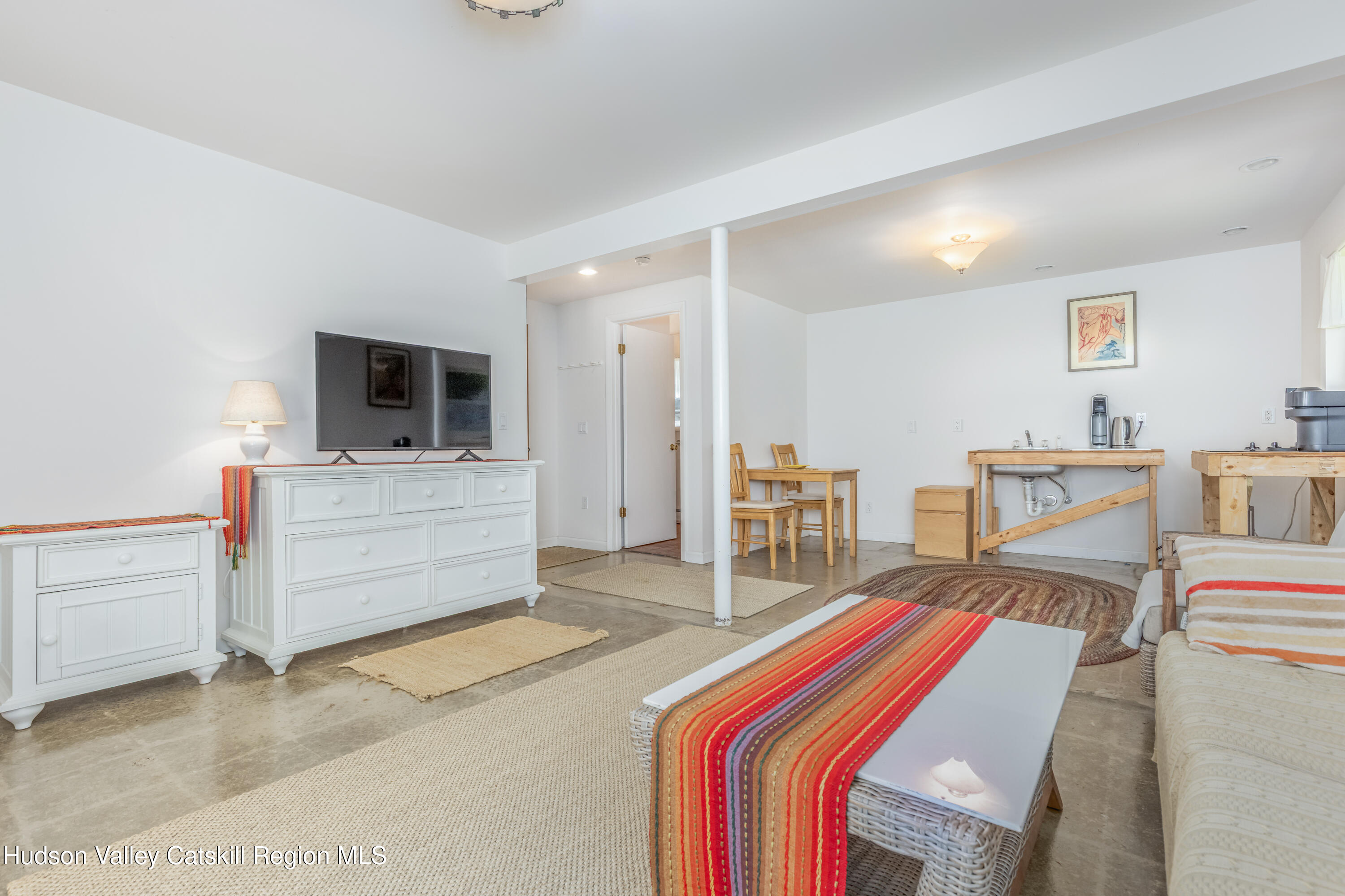 Rhinebeck, New York 12572, United States, 3 Bedrooms Bedrooms, ,2 BathroomsBathrooms,Residential,Active,220731