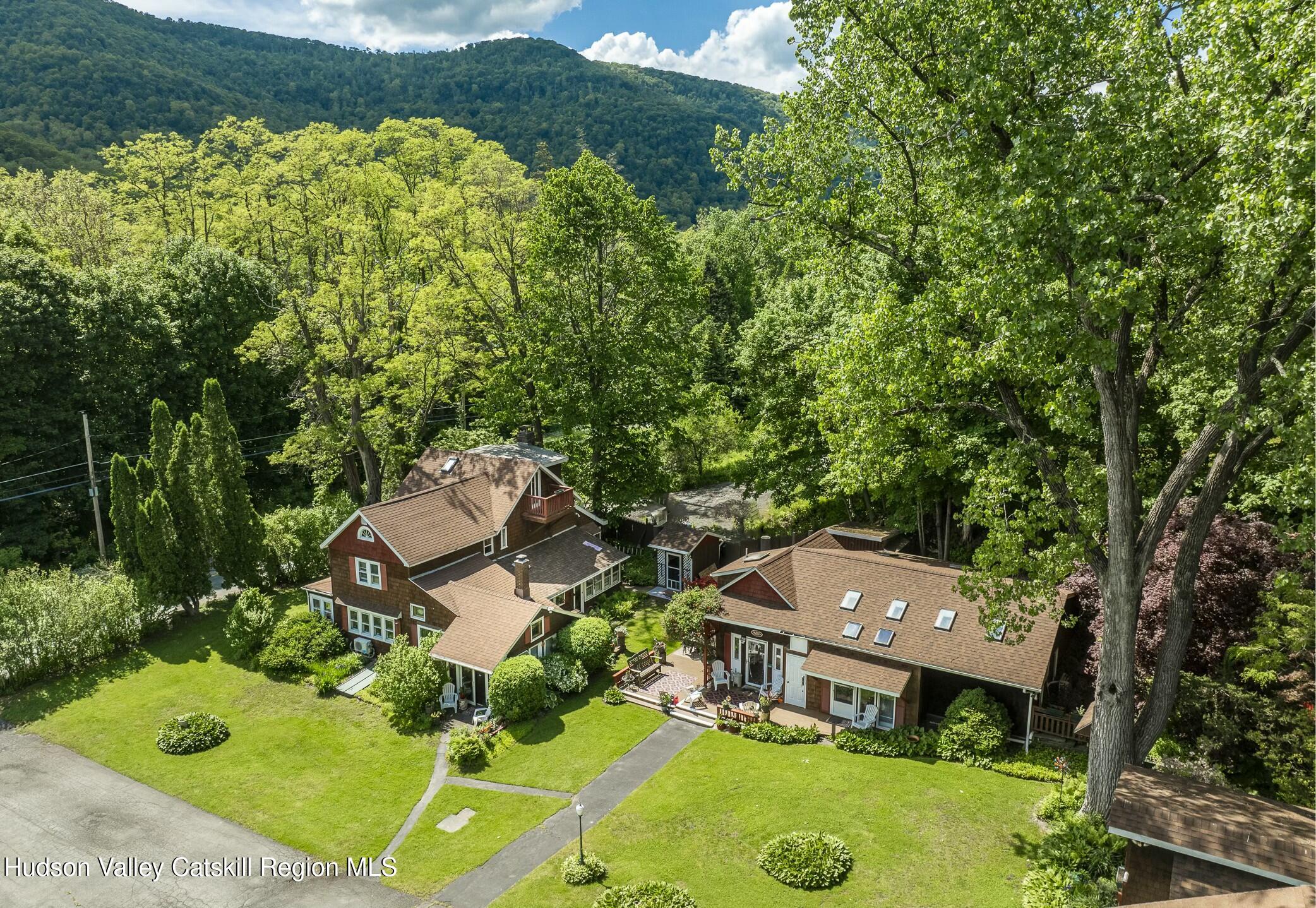 589595 Plank Road, Phoenicia, New York - 7 Bedrooms  
5.5 Bathrooms - 