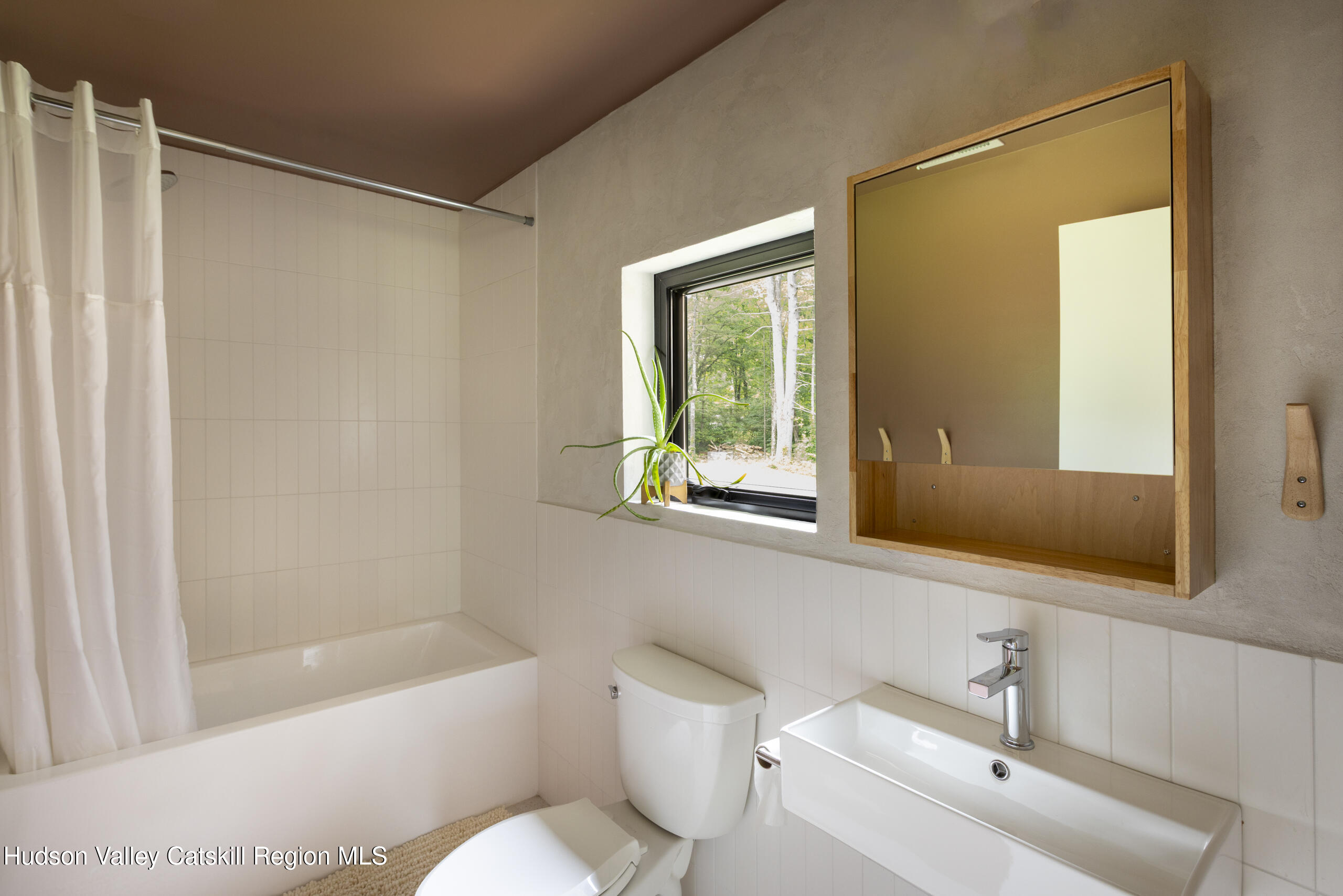 Catskill, New York 12414, United States, 3 Bedrooms Bedrooms, ,3 BathroomsBathrooms,Residential,Active,155303