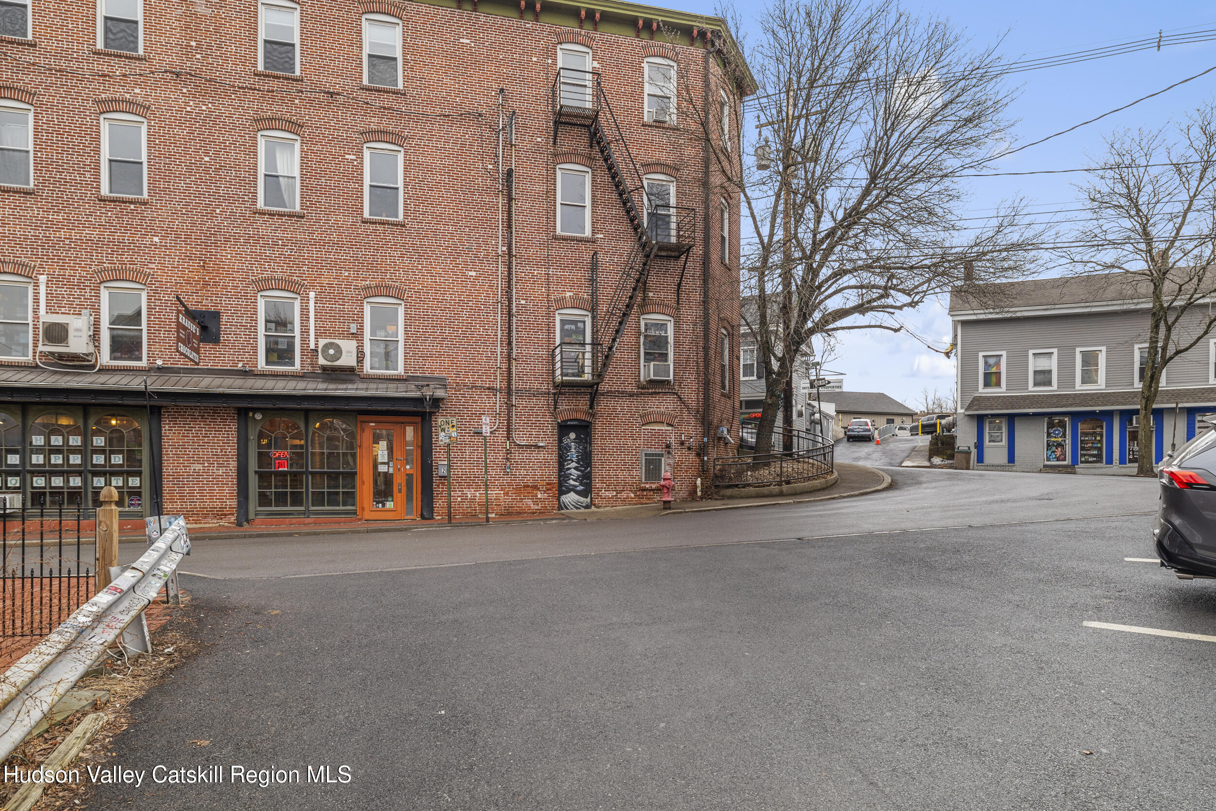 Rental Property at 69 Main Street, New Paltz, New York - Bedrooms: 1 
Bathrooms: 1 
Rooms: 3  - $2,400 MO.