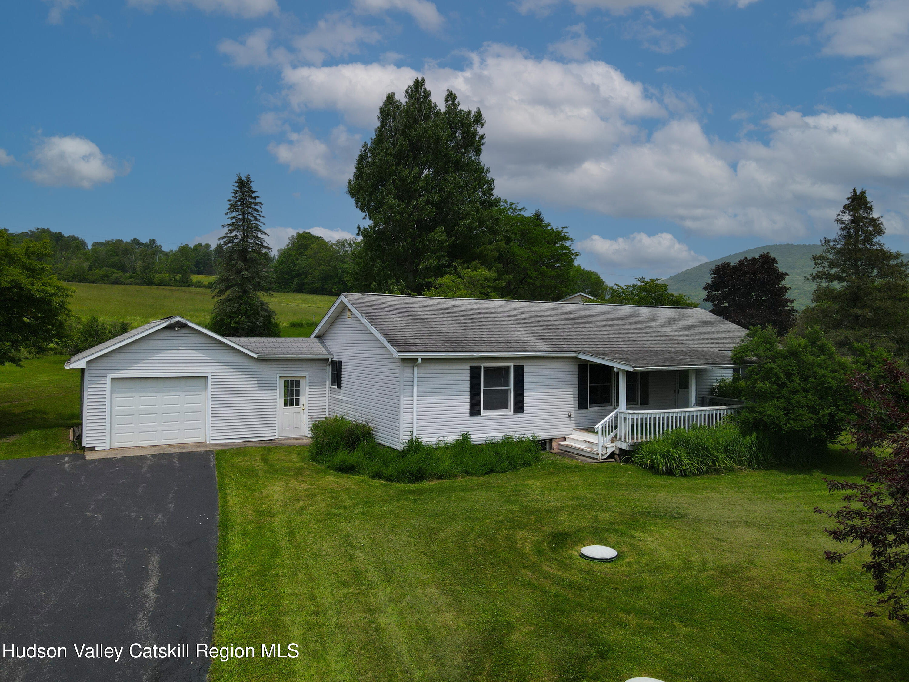 2285 County Highway 36, Margaretville, New York - 3 Bedrooms  
2 Bathrooms  
9 Rooms - 