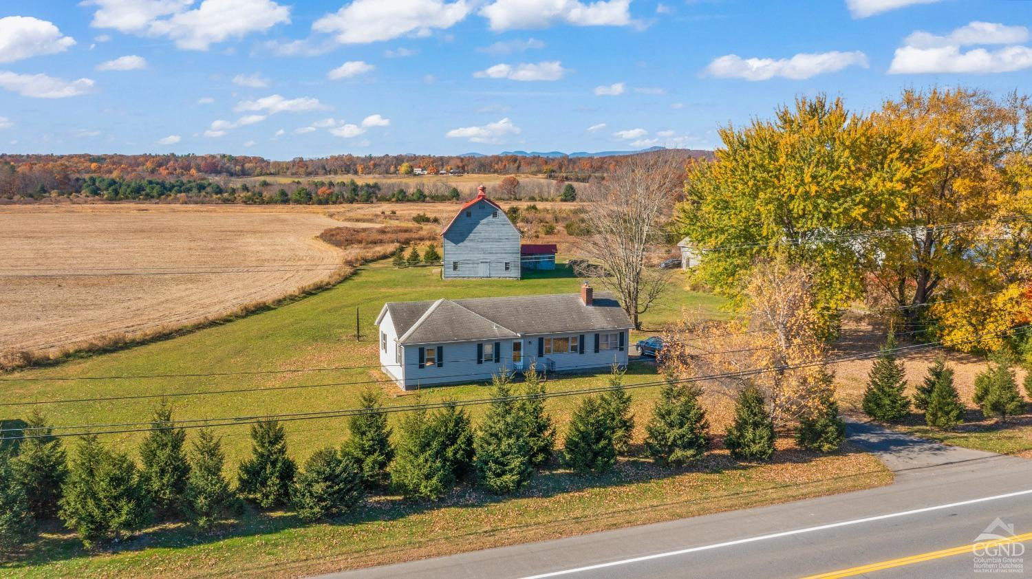 3591 Us Route 9, Hudson, New York - 3 Bedrooms  
1 Bathrooms - 