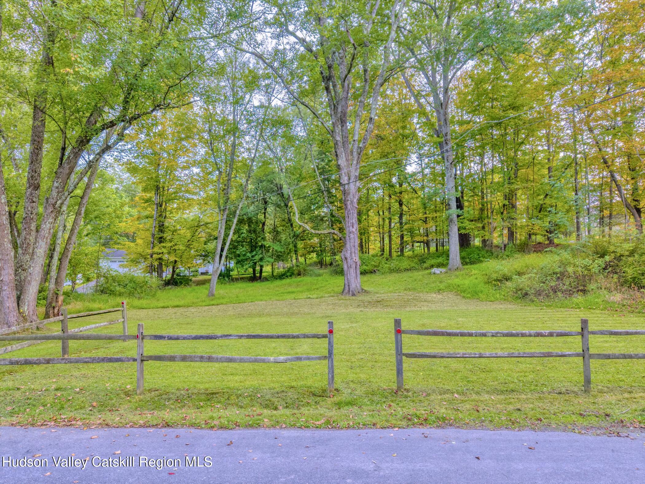 New Paltz, New York 12561, United States, 3 Bedrooms Bedrooms, ,2 BathroomsBathrooms,Residential,Active,219081