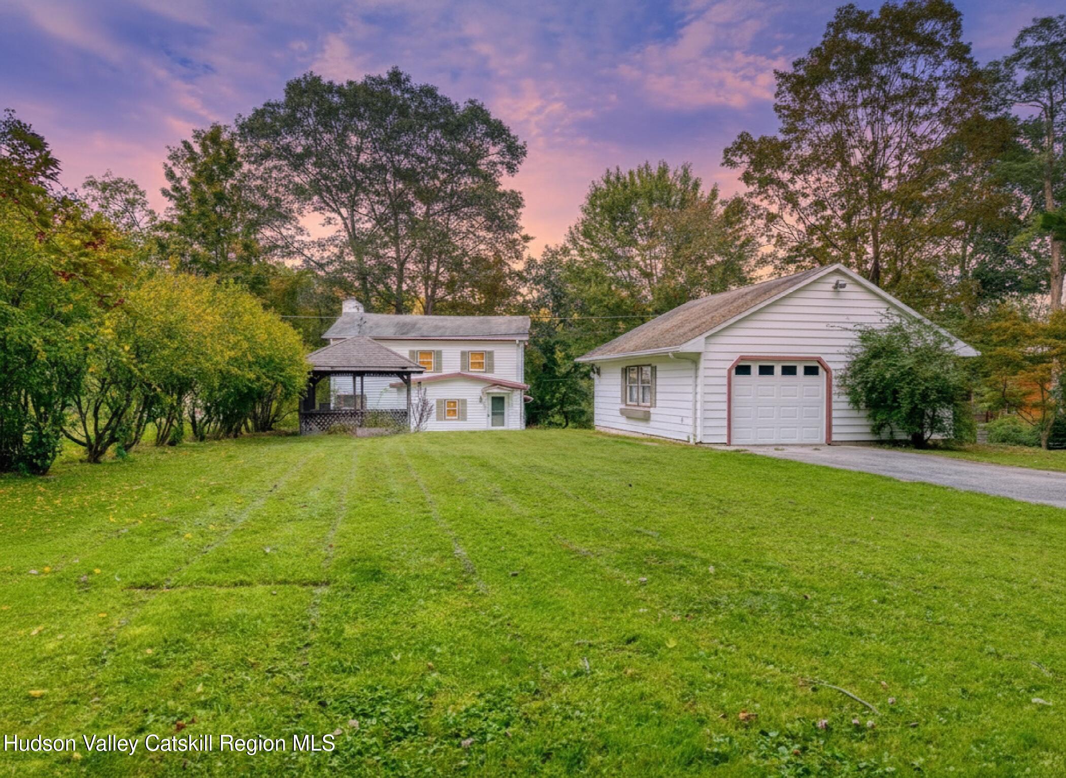 New Paltz, New York 12561, United States, 3 Bedrooms Bedrooms, ,2 BathroomsBathrooms,Residential,Active,219081