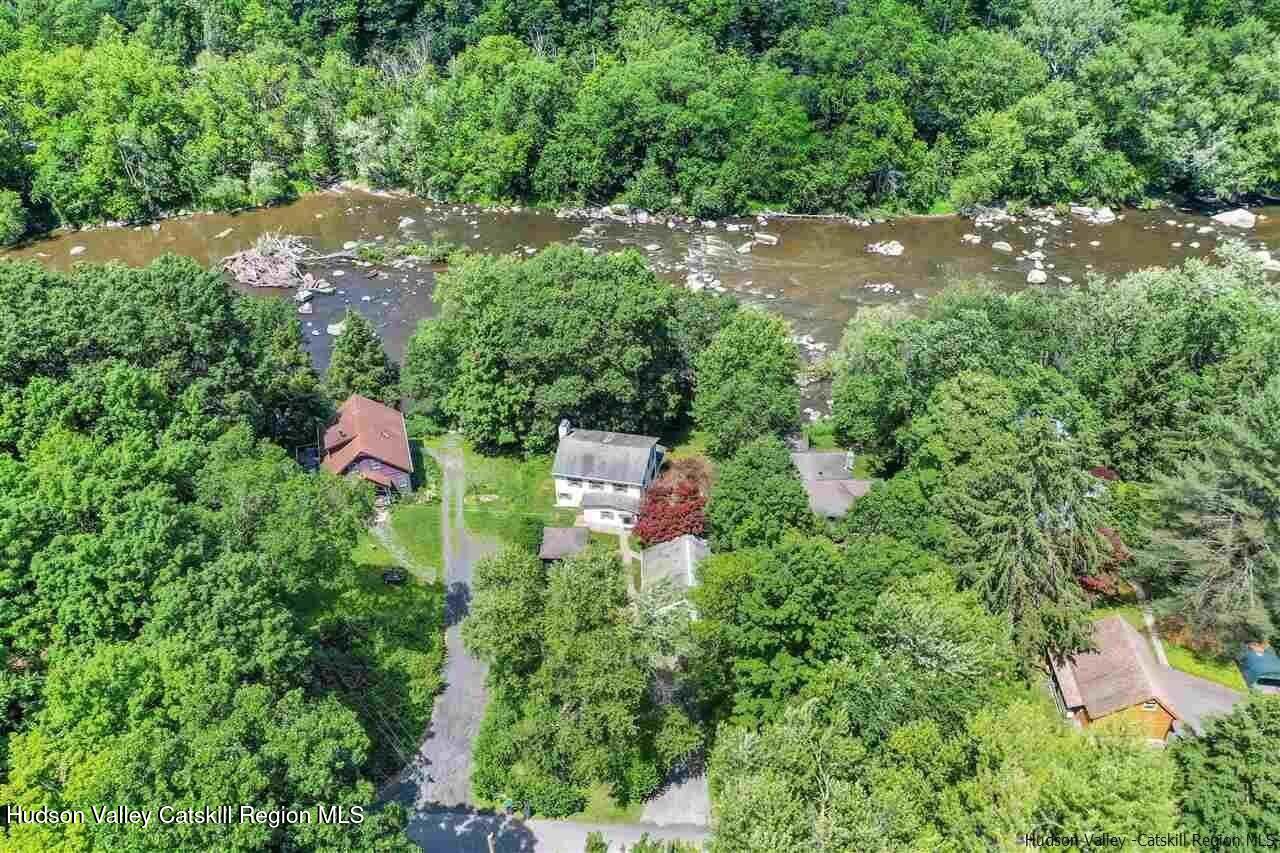 New Paltz, New York 12561, United States, 3 Bedrooms Bedrooms, ,2 BathroomsBathrooms,Residential,Active,219081