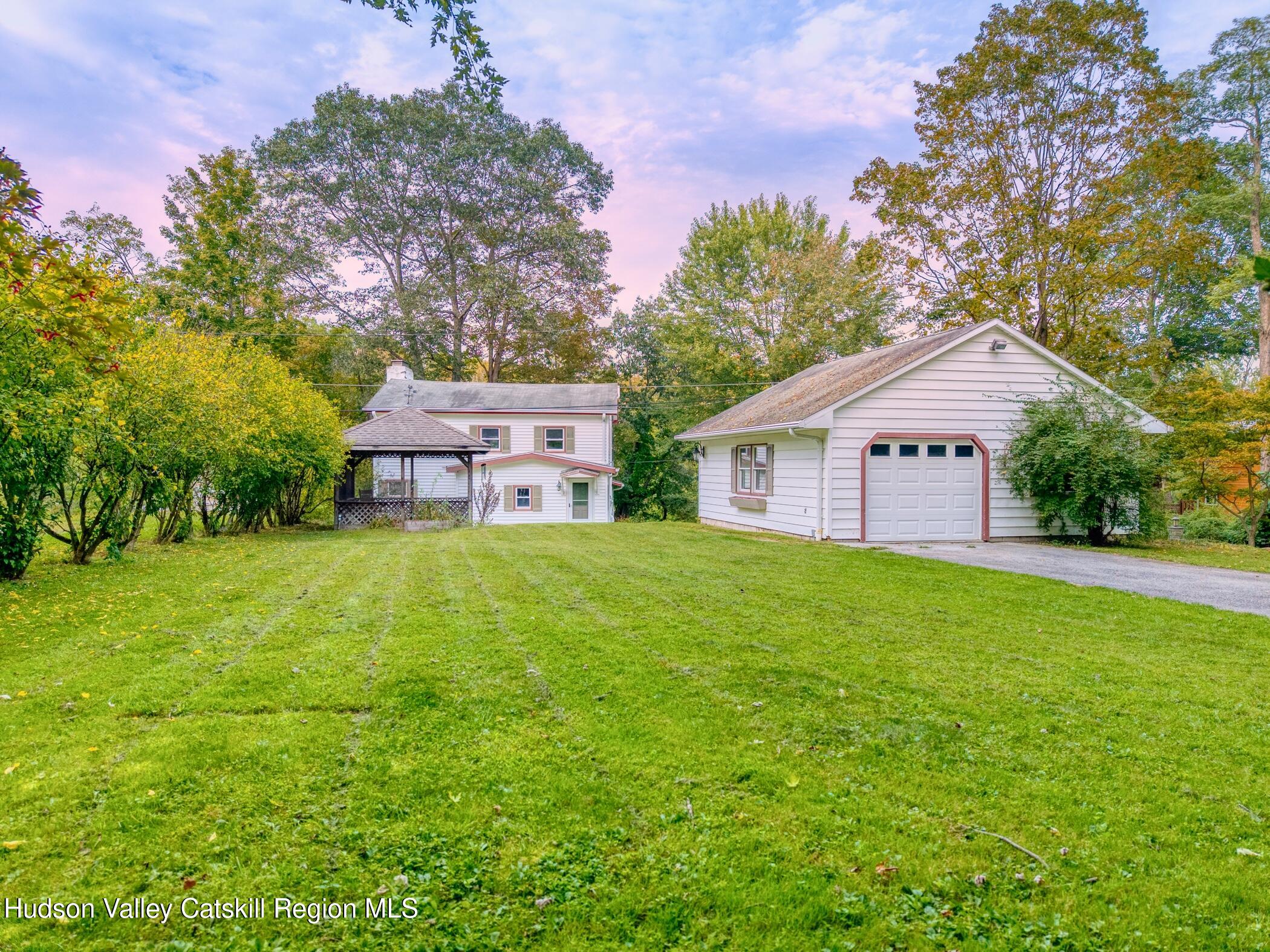 New Paltz, New York 12561, United States, 3 Bedrooms Bedrooms, ,2 BathroomsBathrooms,Residential,Active,219081