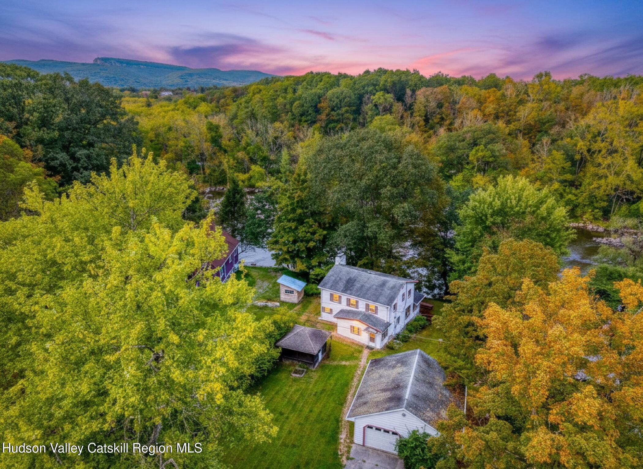 New Paltz, New York 12561, United States, 3 Bedrooms Bedrooms, ,2 BathroomsBathrooms,Residential,Active,219081