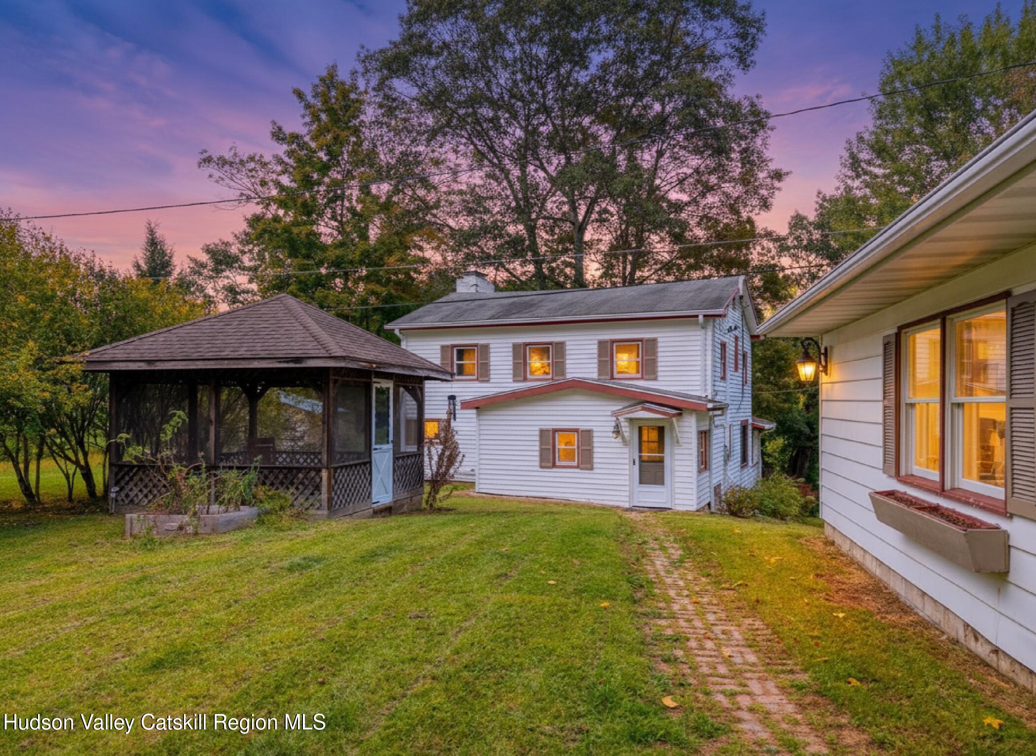 New Paltz, New York 12561, United States, 3 Bedrooms Bedrooms, ,2 BathroomsBathrooms,Residential,Active,219081