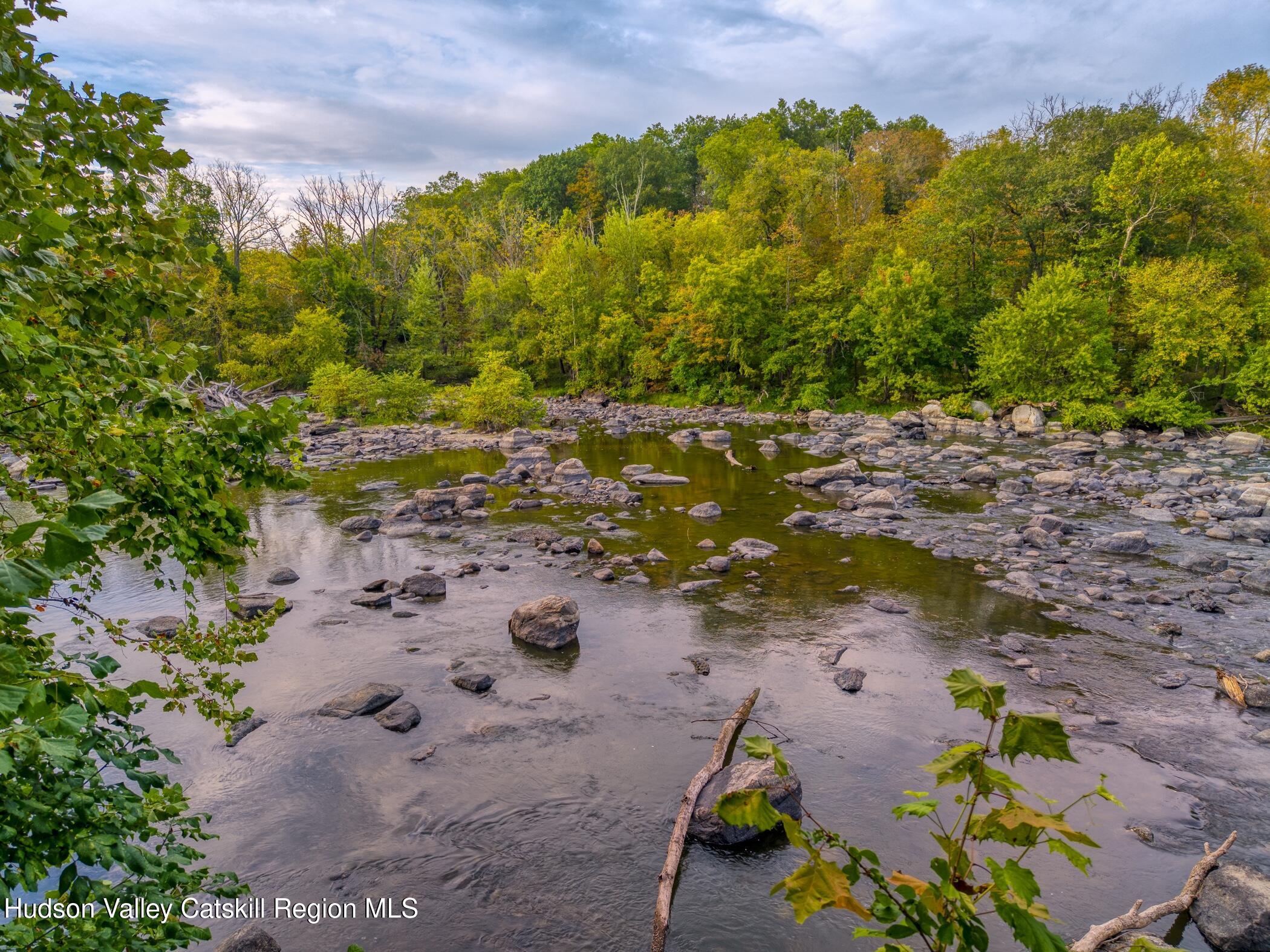 New Paltz, New York 12561, United States, 3 Bedrooms Bedrooms, ,2 BathroomsBathrooms,Residential,Active,219081