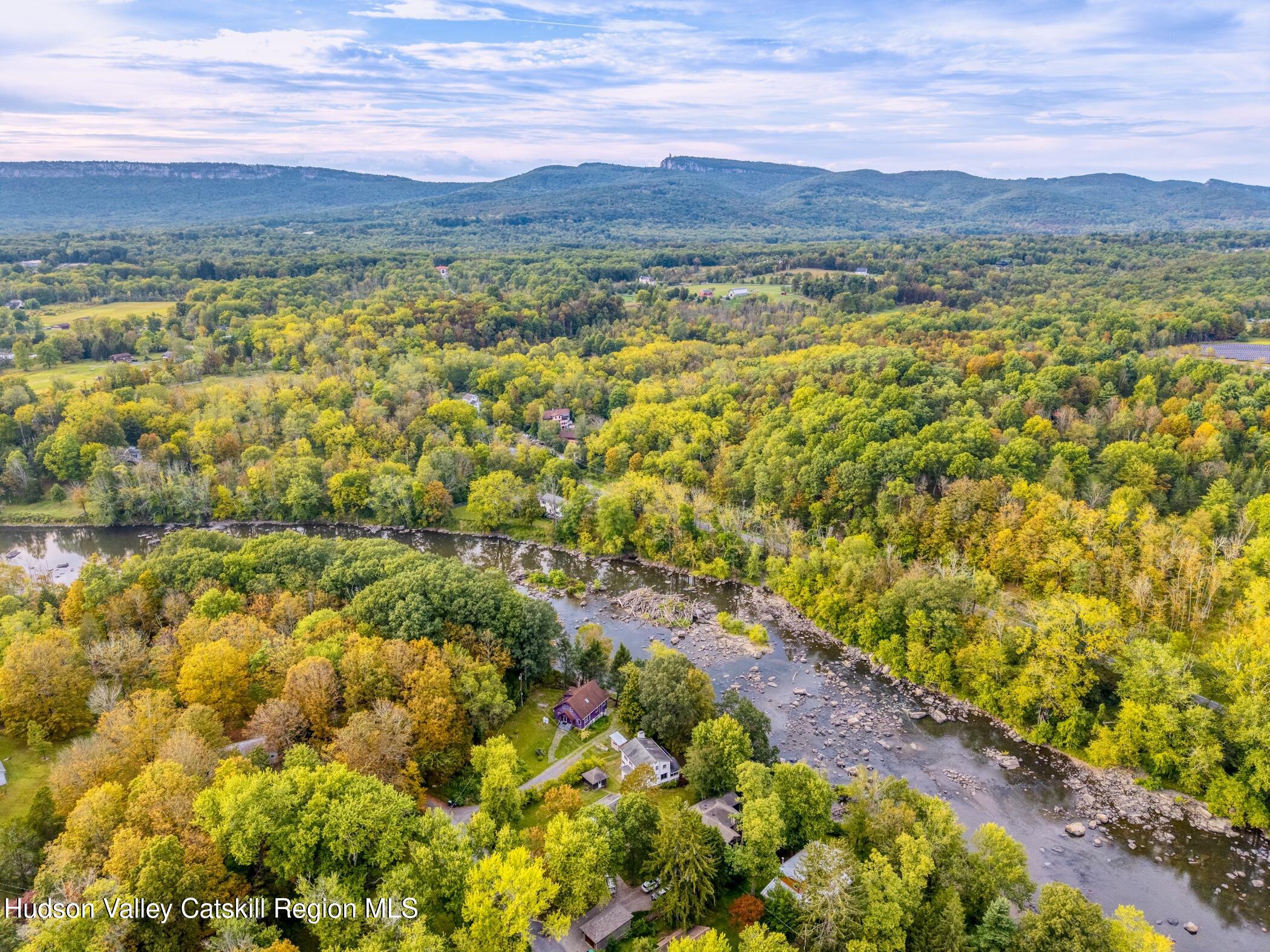 New Paltz, New York 12561, United States, 3 Bedrooms Bedrooms, ,2 BathroomsBathrooms,Residential,Active,219081