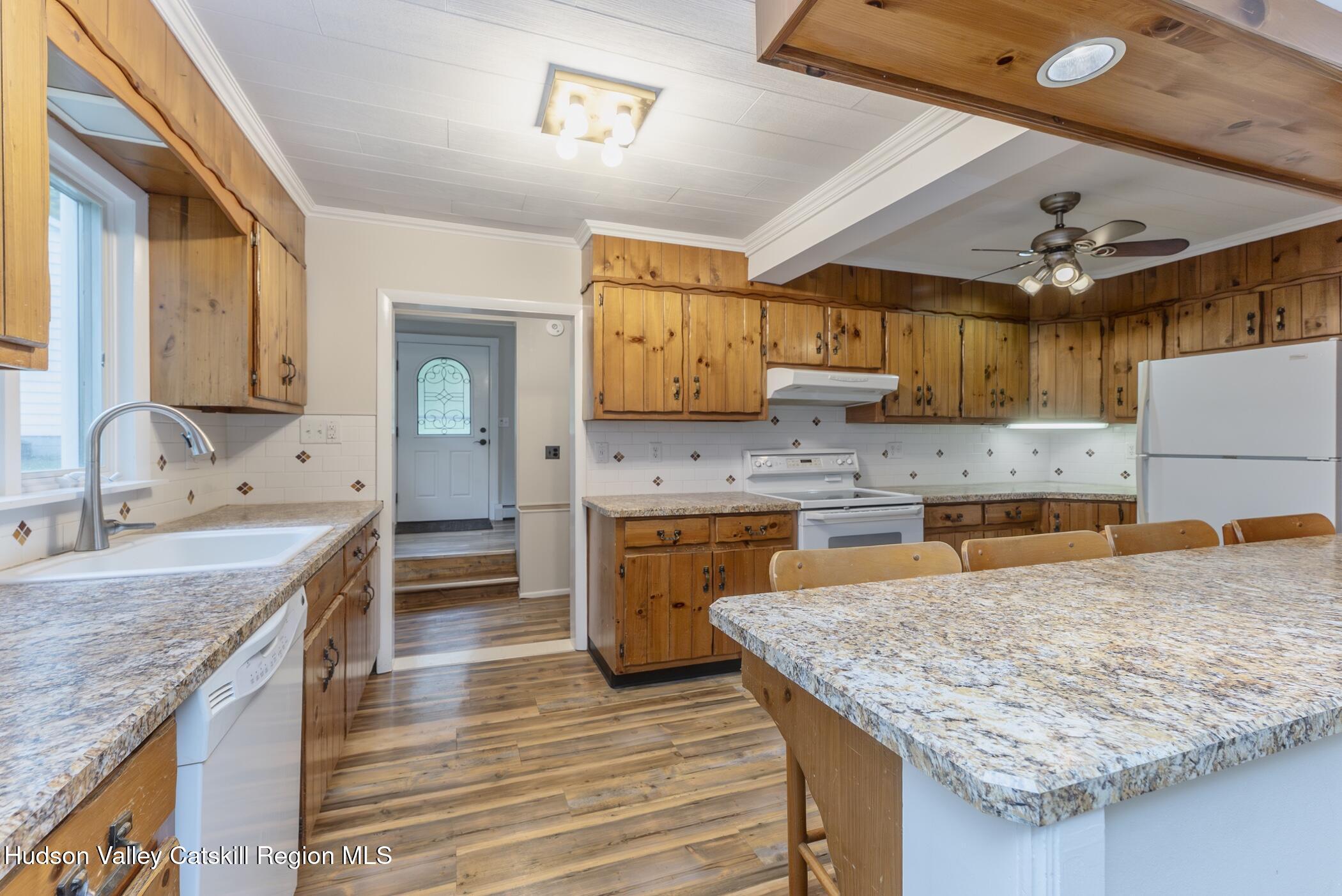 New Paltz, New York 12561, United States, 3 Bedrooms Bedrooms, ,2 BathroomsBathrooms,Residential,Active,219081