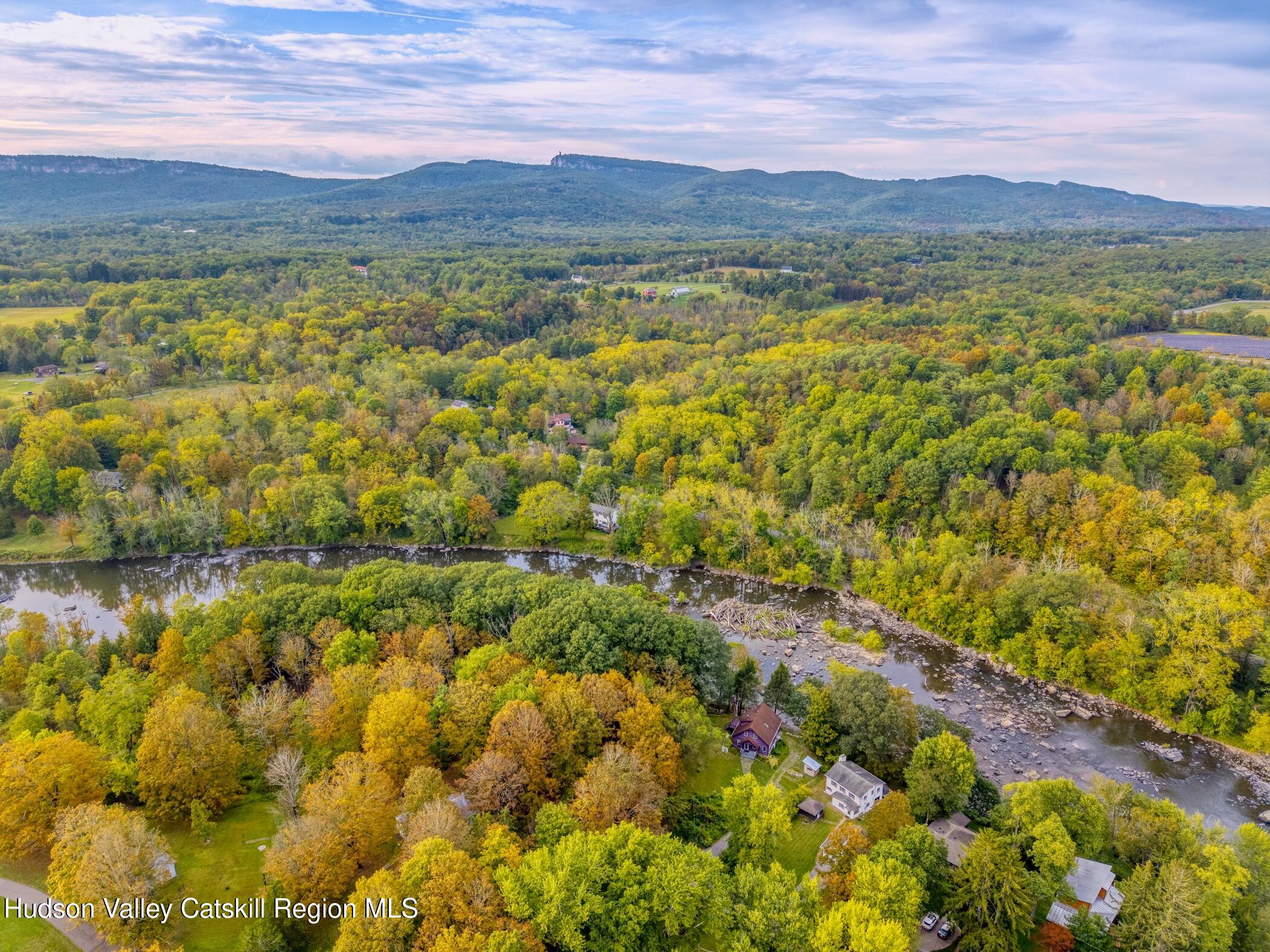 New Paltz, New York 12561, United States, 3 Bedrooms Bedrooms, ,2 BathroomsBathrooms,Residential,Active,219081