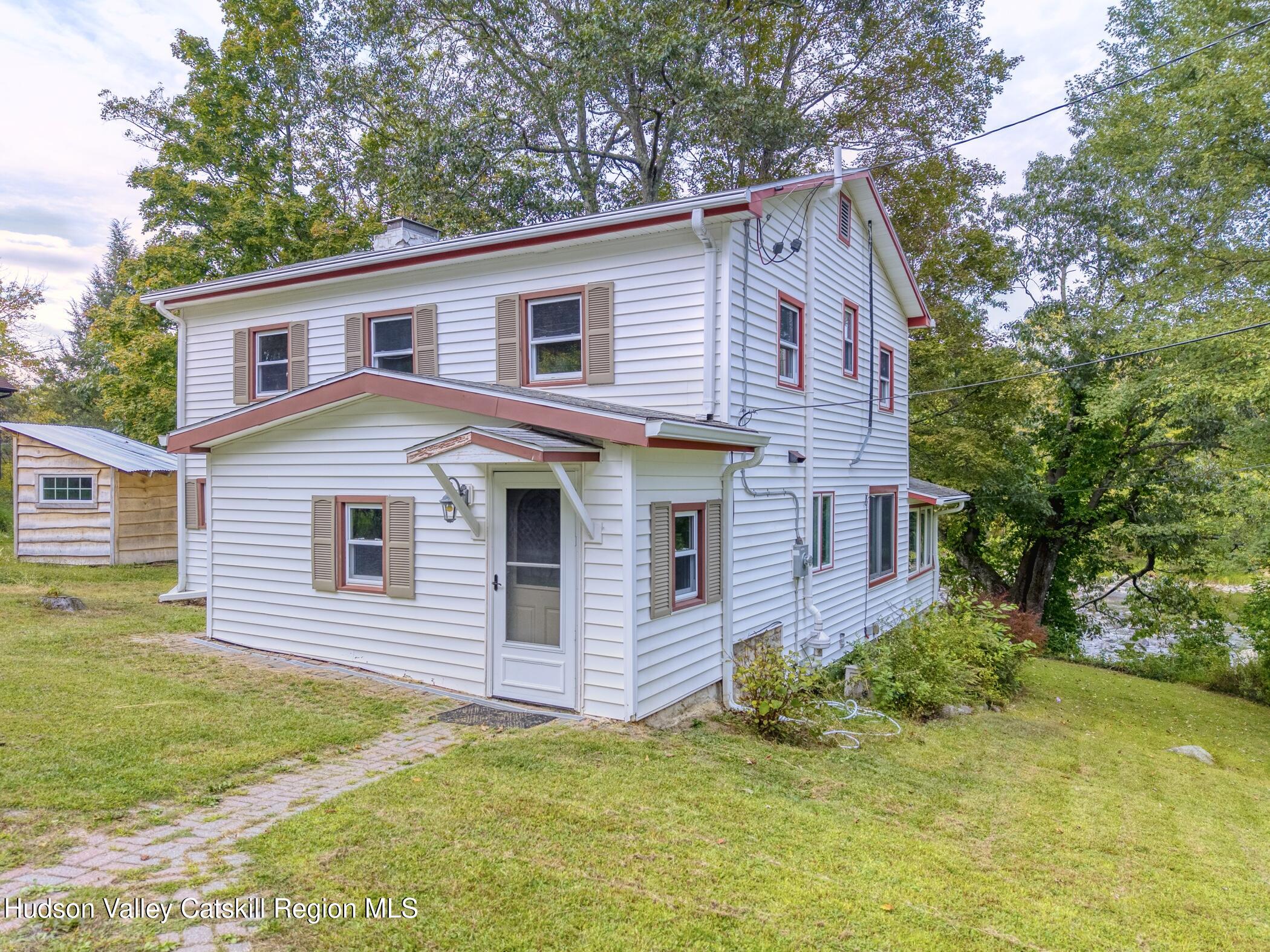 New Paltz, New York 12561, United States, 3 Bedrooms Bedrooms, ,2 BathroomsBathrooms,Residential,Active,219081