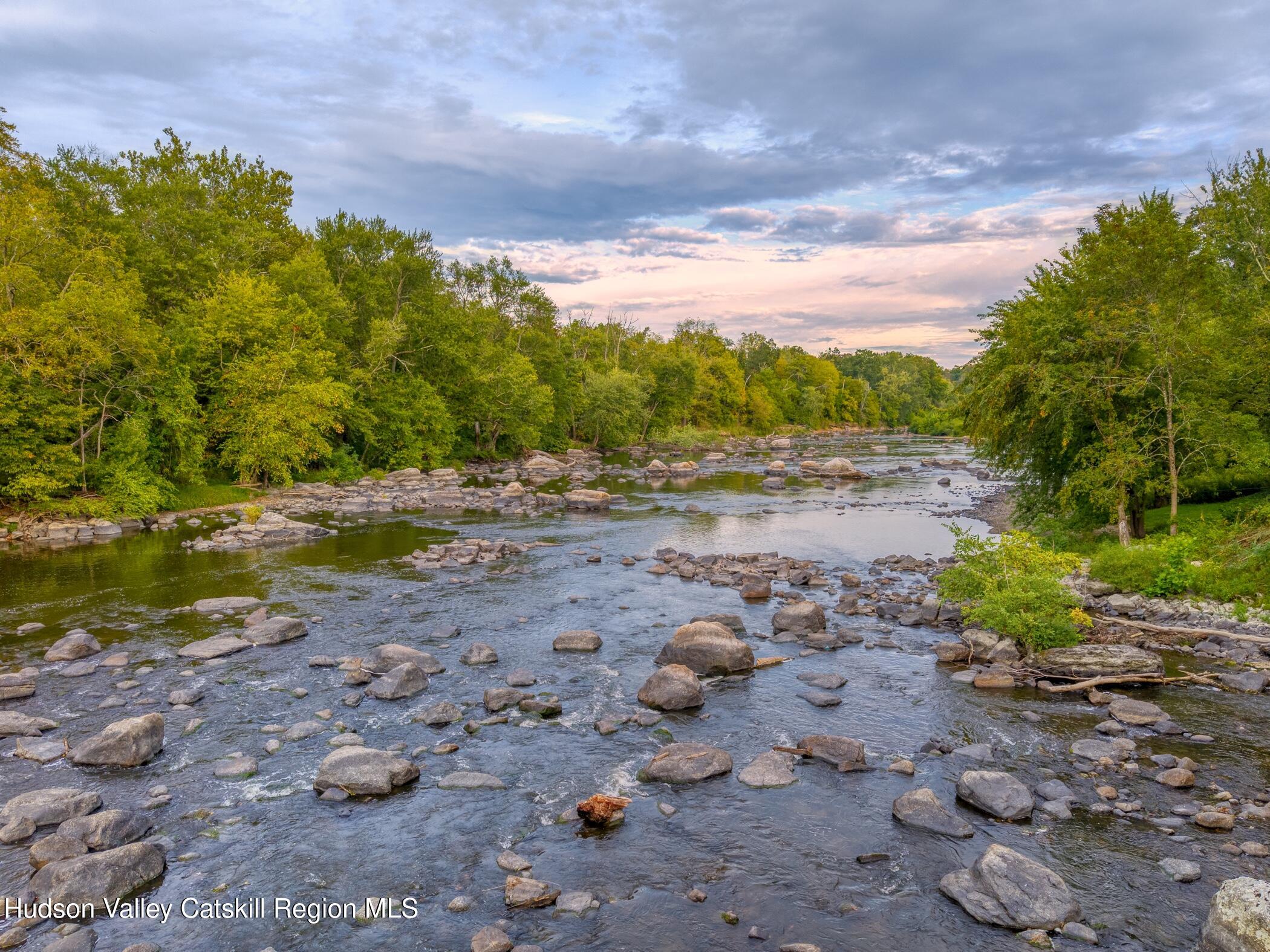 New Paltz, New York 12561, United States, 3 Bedrooms Bedrooms, ,2 BathroomsBathrooms,Residential,Active,219081