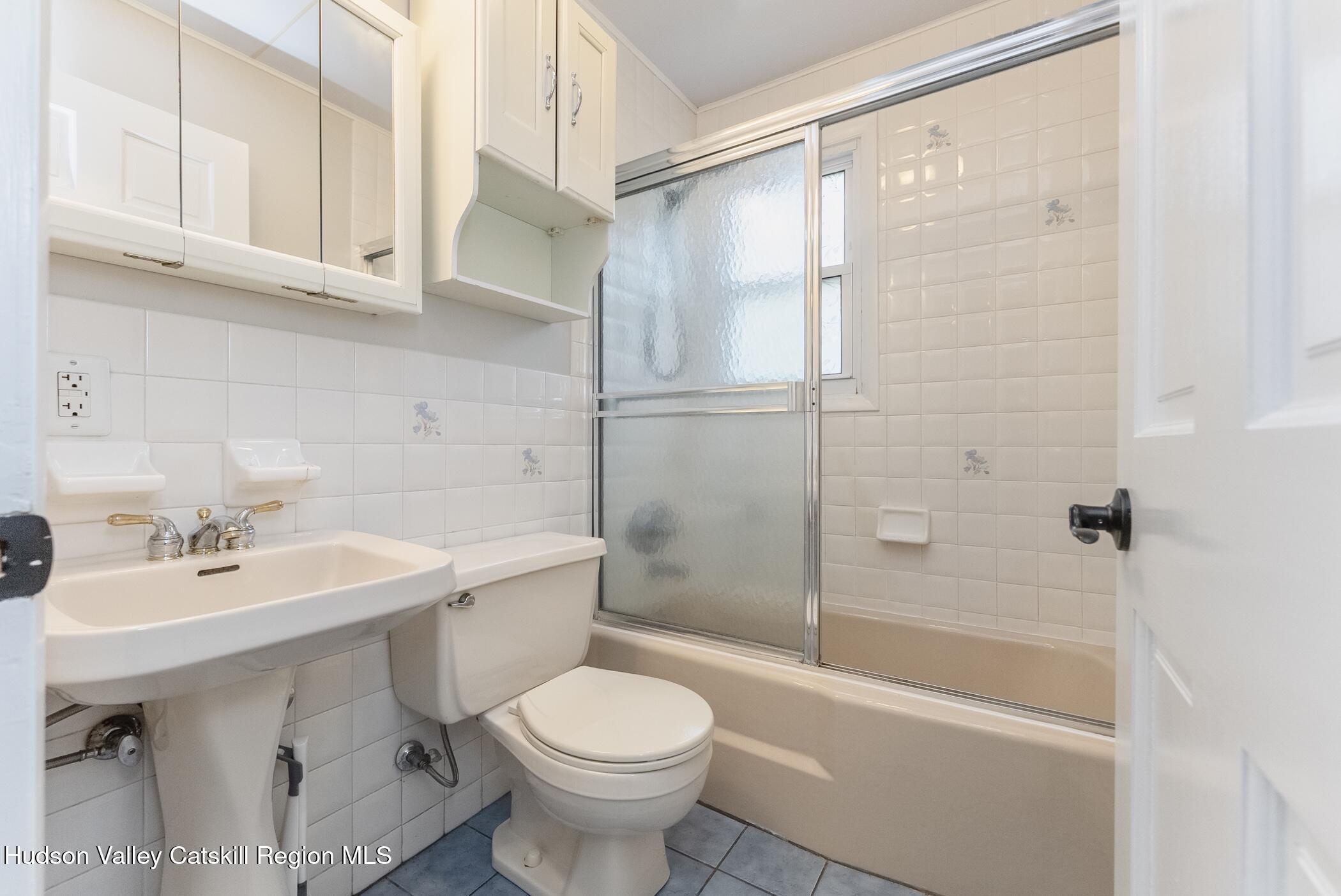 New Paltz, New York 12561, United States, 3 Bedrooms Bedrooms, ,2 BathroomsBathrooms,Residential,Active,219081