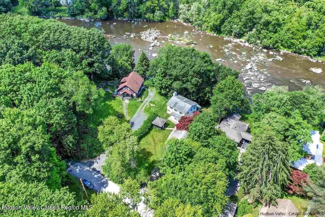 New Paltz, New York 12561, United States, 3 Bedrooms Bedrooms, ,2 BathroomsBathrooms,Residential,Active,219081