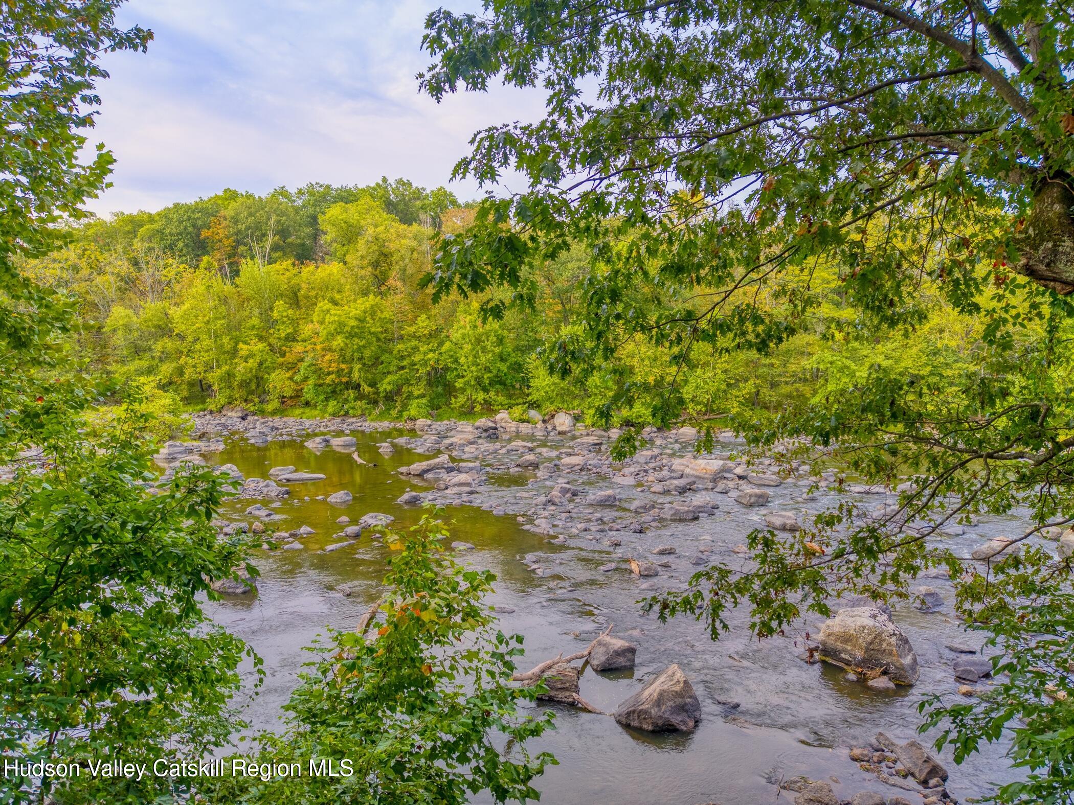 New Paltz, New York 12561, United States, 3 Bedrooms Bedrooms, ,2 BathroomsBathrooms,Residential,Active,219081